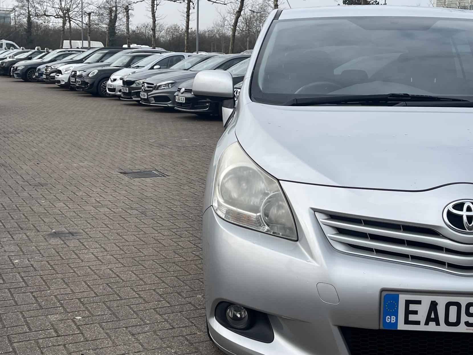 Toyota Verso 1.8 V-Matic TR MPV 5dr Petrol Multidrive S Euro 4 (147 ps)