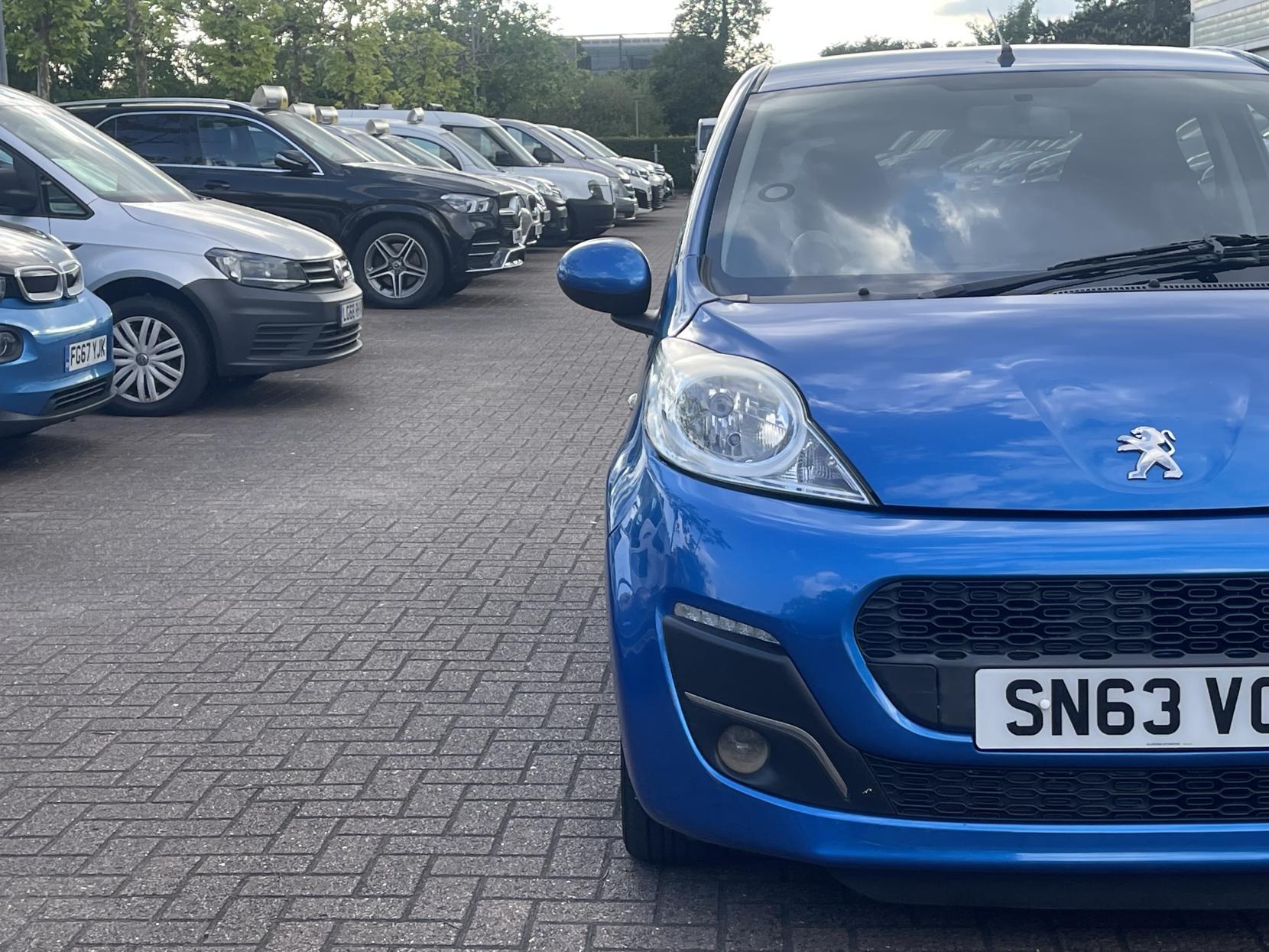Peugeot 107 1.0 12V Allure Hatchback 5dr Petrol Manual Euro 5 (68 ps)