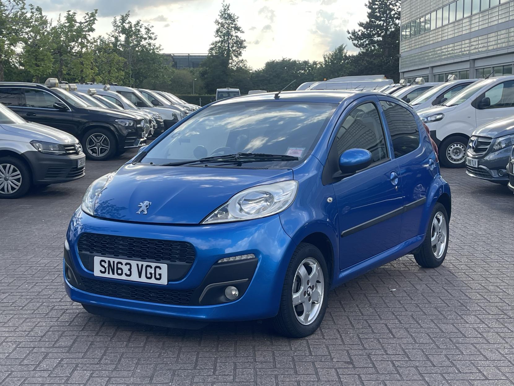 Peugeot 107 1.0 12V Allure Hatchback 5dr Petrol Manual Euro 5 (68 ps)