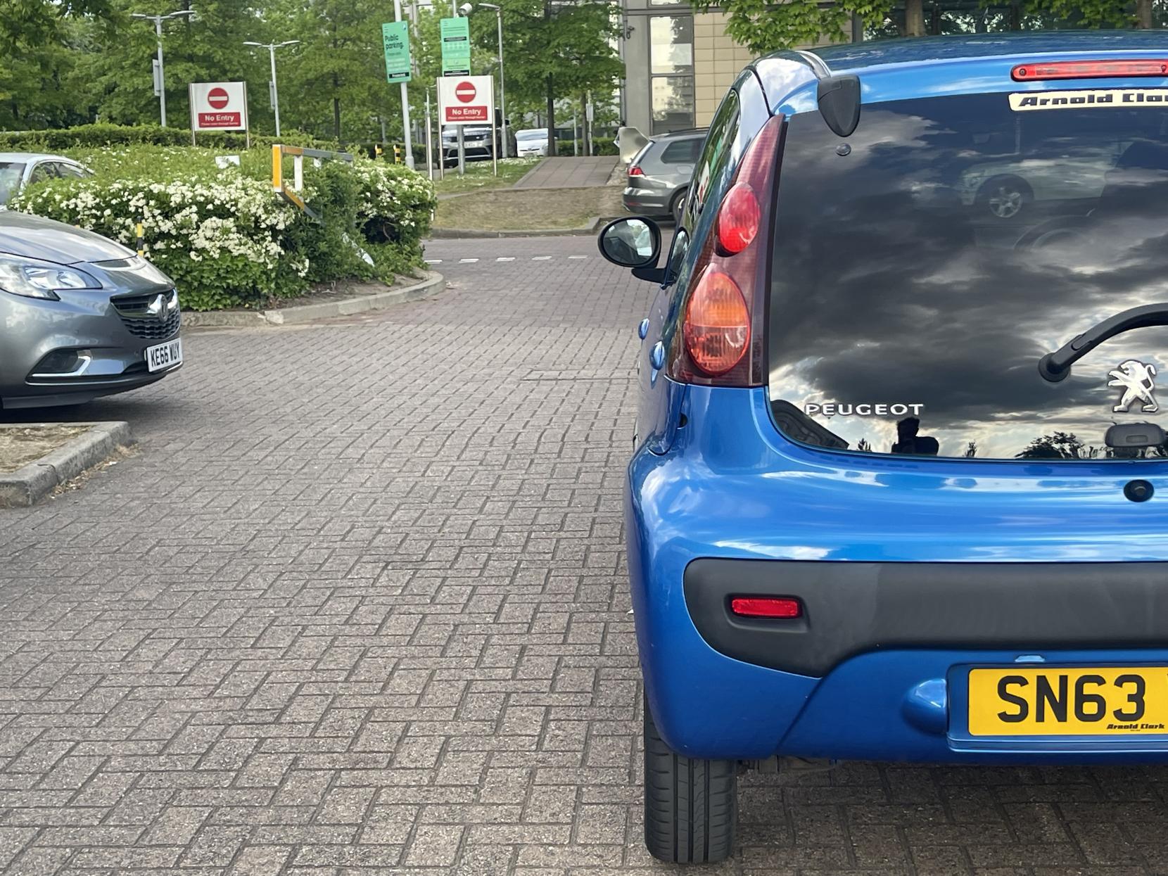 Peugeot 107 1.0 12V Allure Hatchback 5dr Petrol Manual Euro 5 (68 ps)