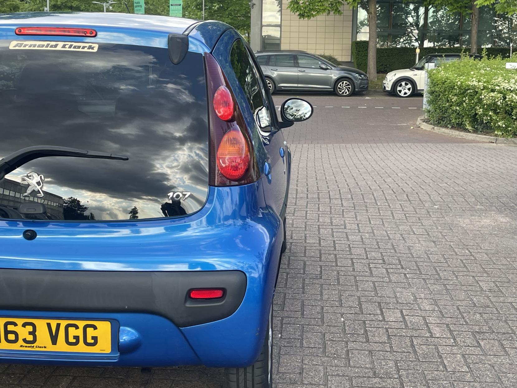 Peugeot 107 1.0 12V Allure Hatchback 5dr Petrol Manual Euro 5 (68 ps)