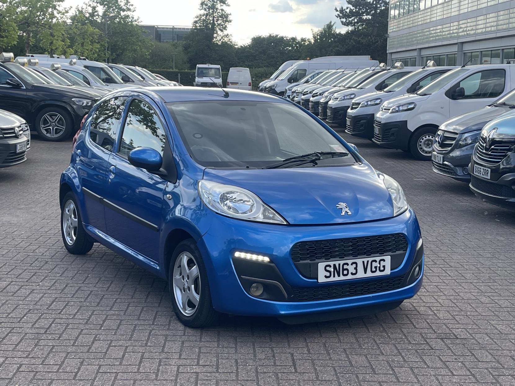 Peugeot 107 1.0 12V Allure Hatchback 5dr Petrol Manual Euro 5 (68 ps)