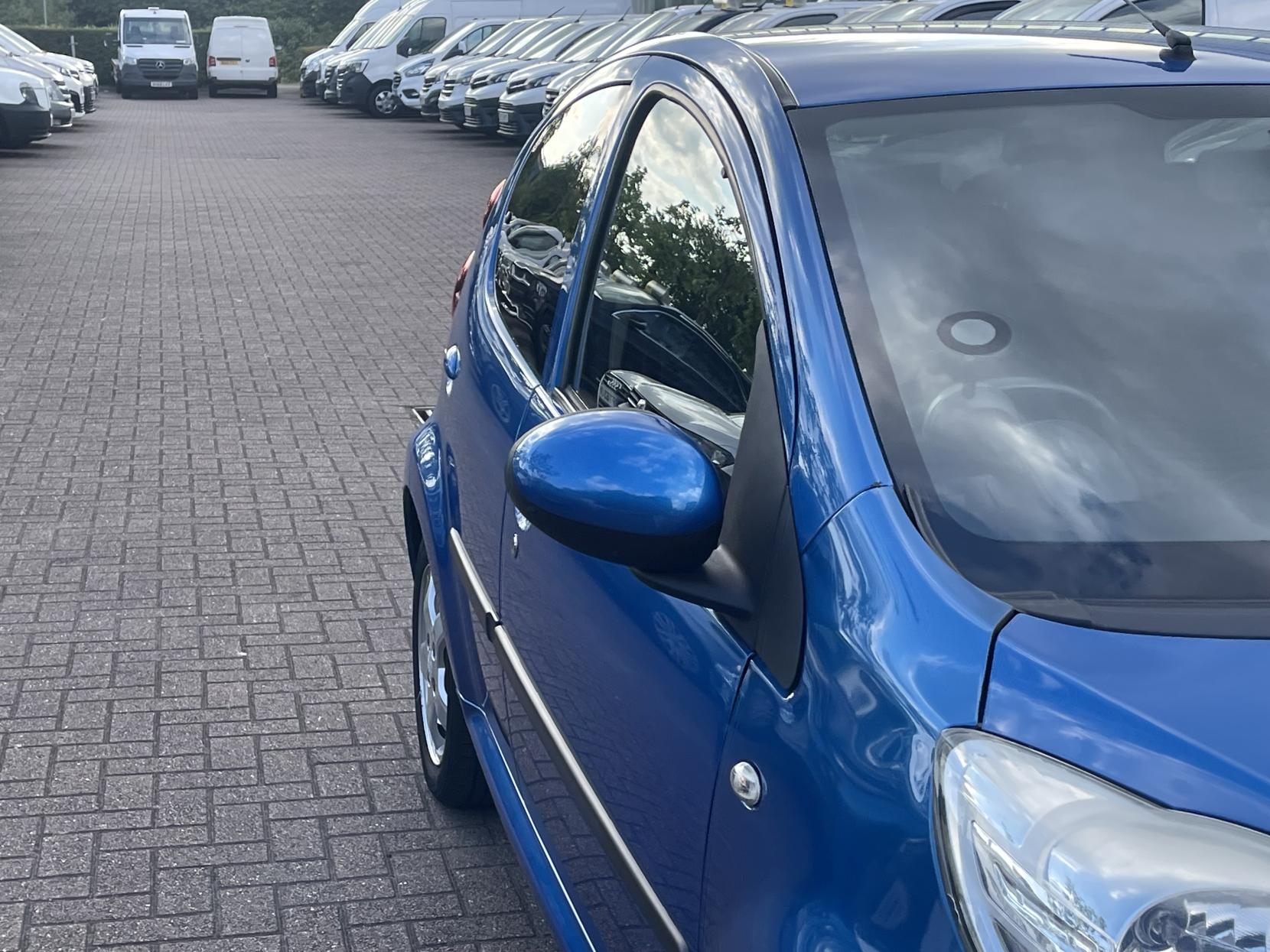 Peugeot 107 1.0 12V Allure Hatchback 5dr Petrol Manual Euro 5 (68 ps)