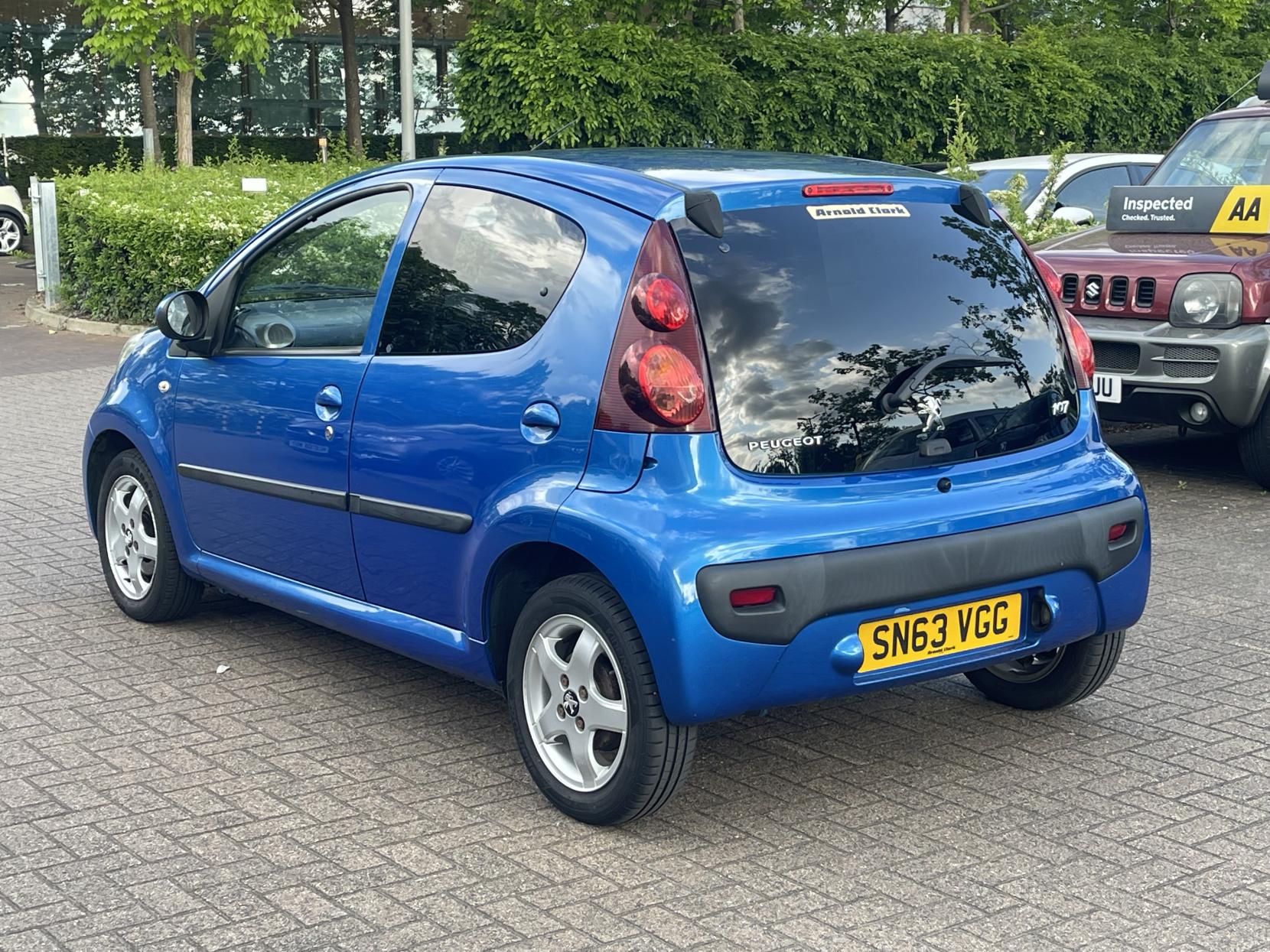 Peugeot 107 1.0 12V Allure Hatchback 5dr Petrol Manual Euro 5 (68 ps)