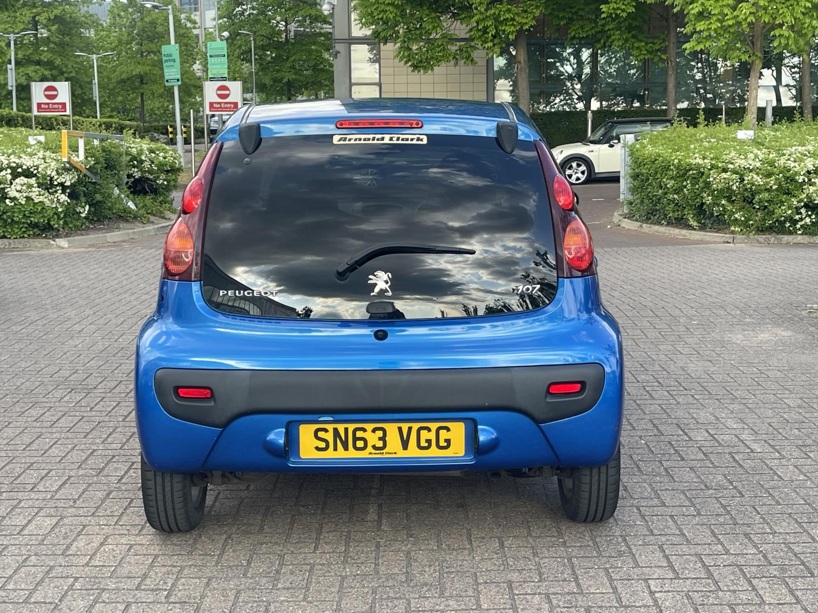Peugeot 107 1.0 12V Allure Hatchback 5dr Petrol Manual Euro 5 (68 ps)