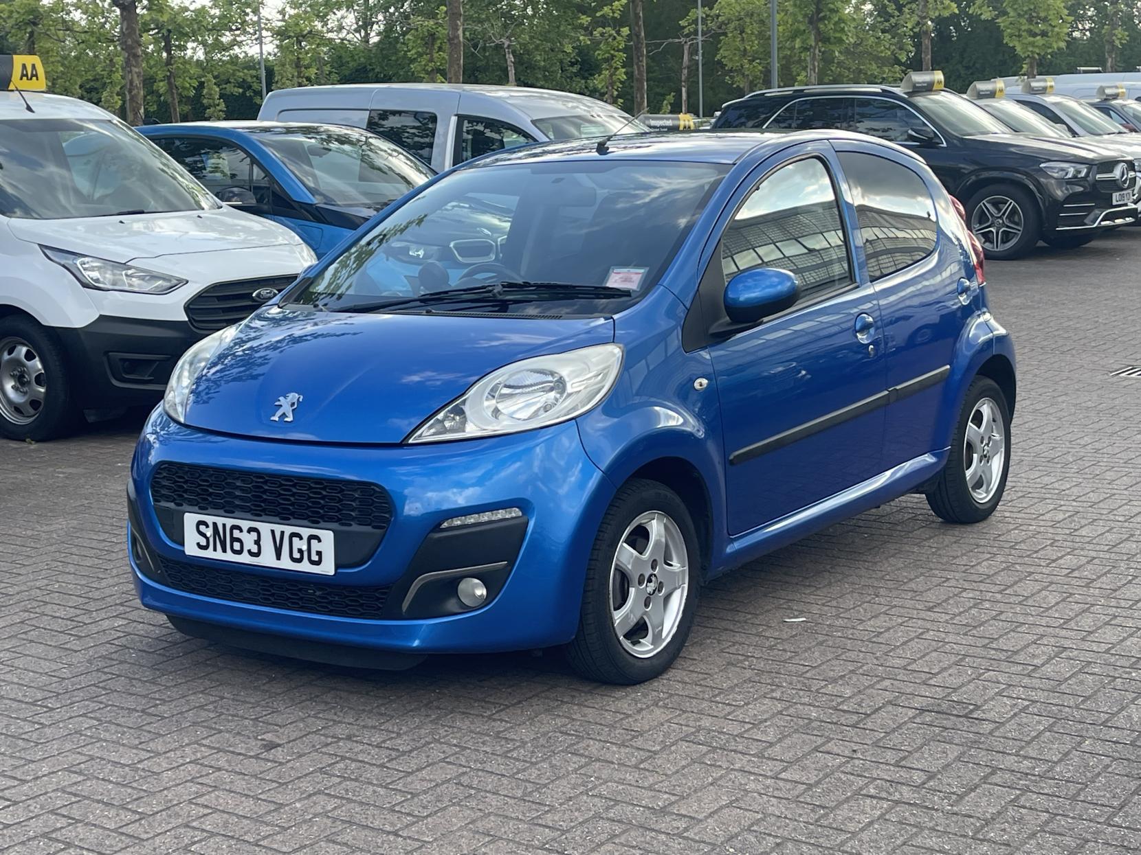 Peugeot 107 1.0 12V Allure Hatchback 5dr Petrol Manual Euro 5 (68 ps)