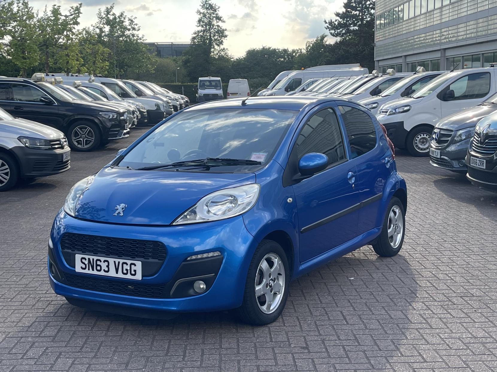 Peugeot 107 1.0 12V Allure Hatchback 5dr Petrol Manual Euro 5 (68 ps)