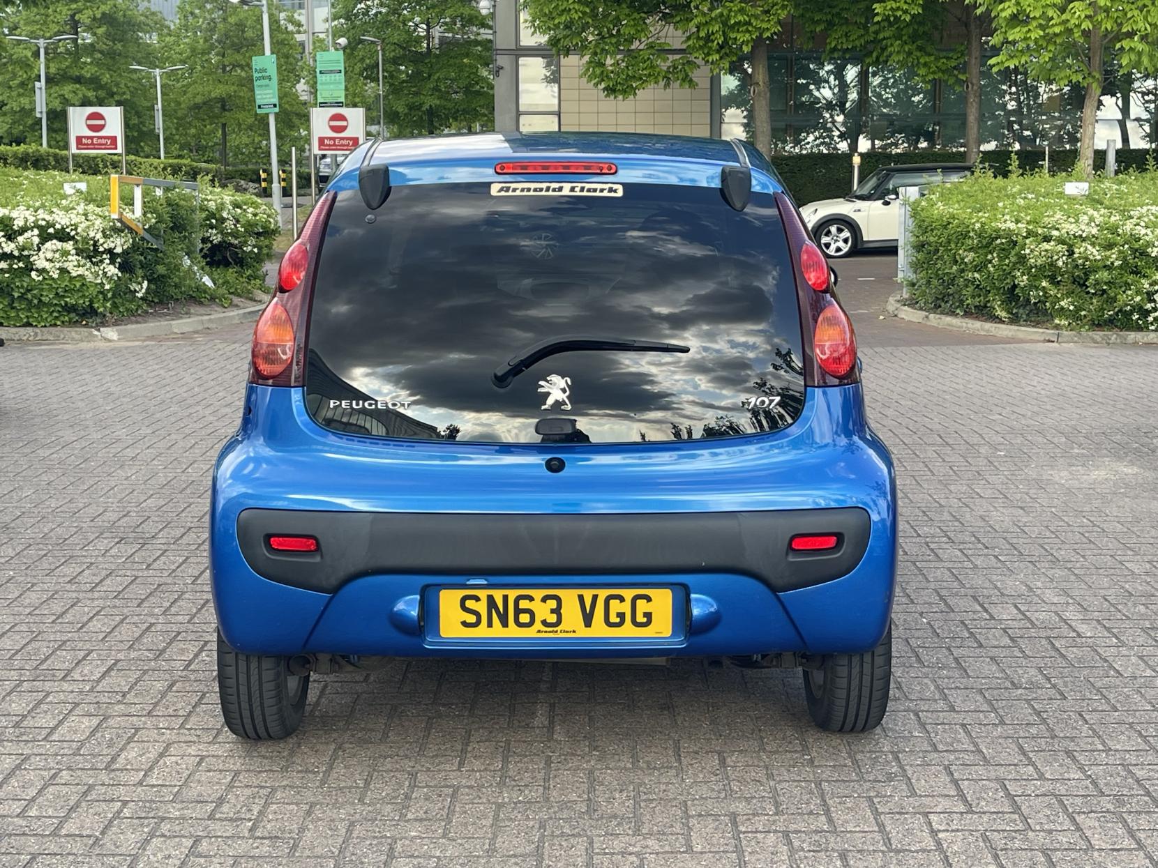 Peugeot 107 1.0 12V Allure Hatchback 5dr Petrol Manual Euro 5 (68 ps)