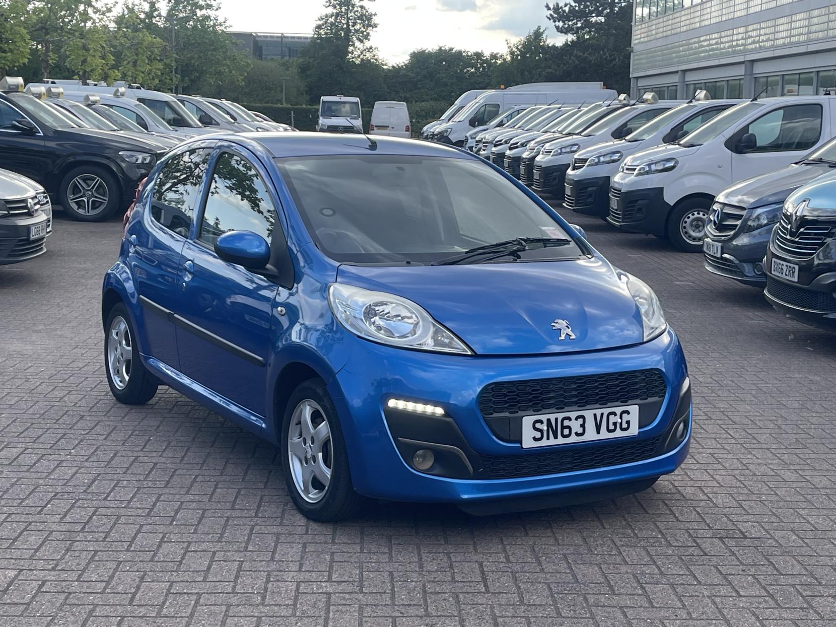 Peugeot 107 1.0 12V Allure Hatchback 5dr Petrol Manual Euro 5 (68 ps)