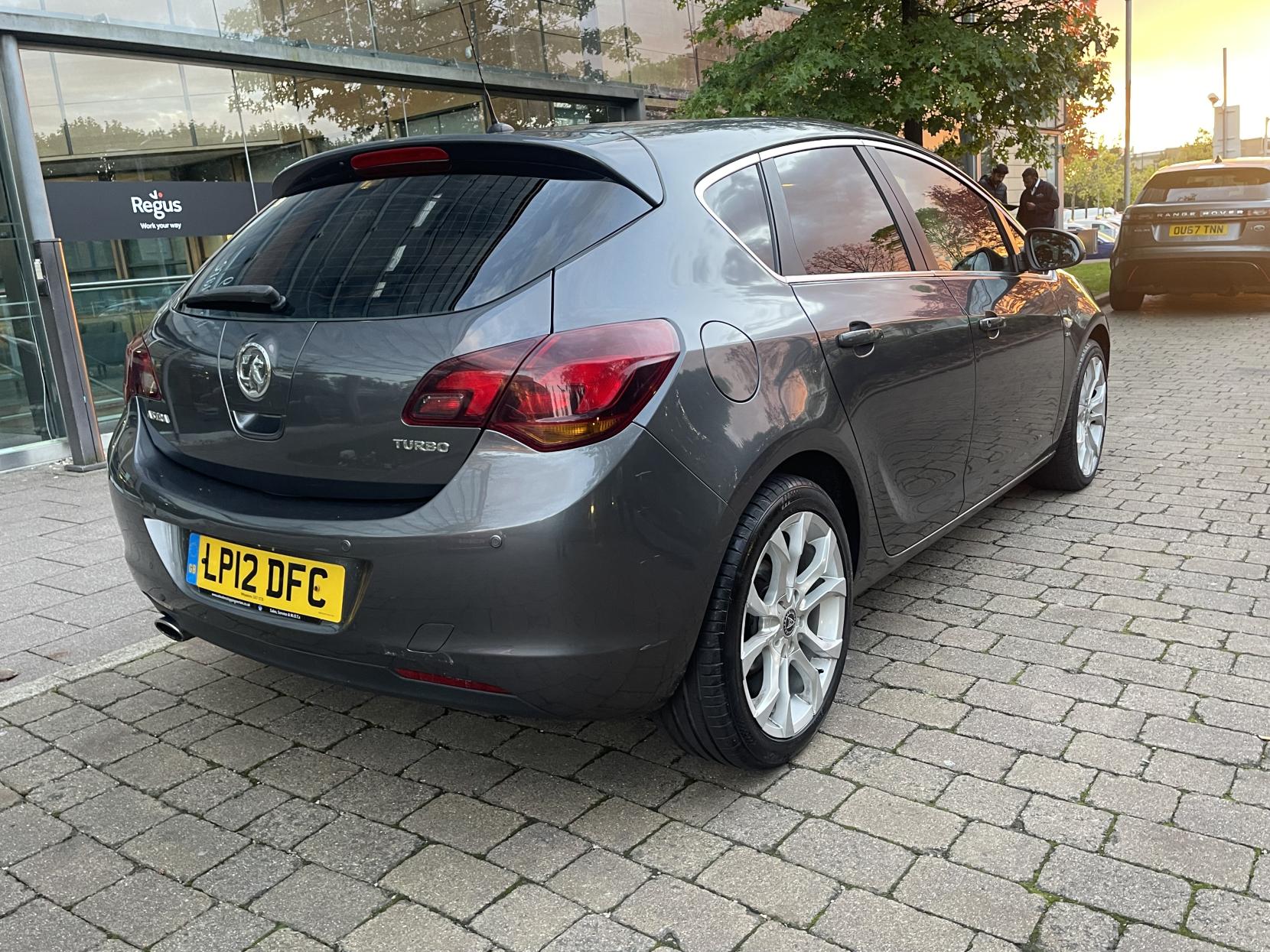 Vauxhall Astra 1.4T 16v SRi Hatchback 5dr Petrol Manual Euro 5 (140 ps)