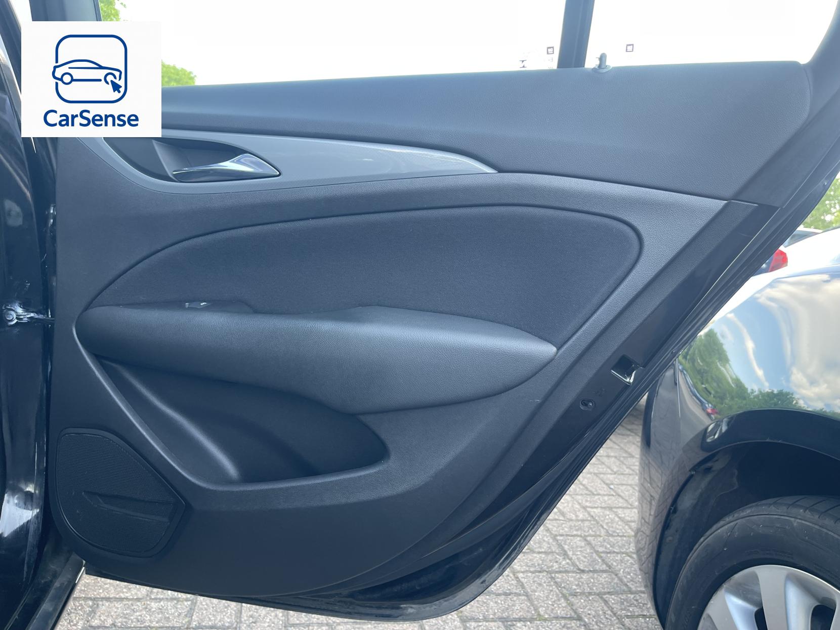 Vauxhall Insignia 1.6 Turbo D BlueInjection Design Nav Grand Sport 5dr Diesel Automatic Euro 6 (s/s) (136 ps)