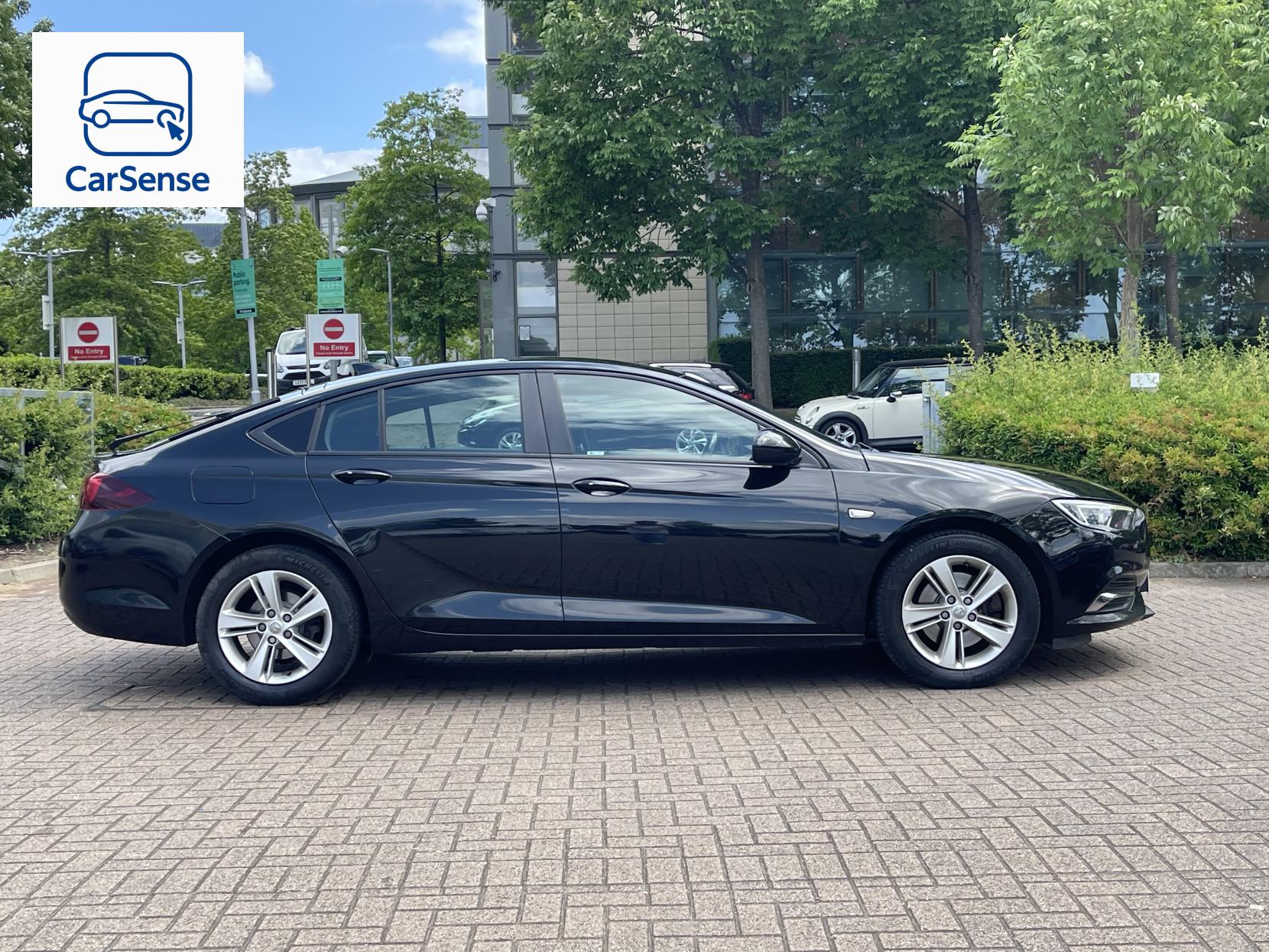 Vauxhall Insignia 1.6 Turbo D BlueInjection Design Nav Grand Sport 5dr Diesel Automatic Euro 6 (s/s) (136 ps)