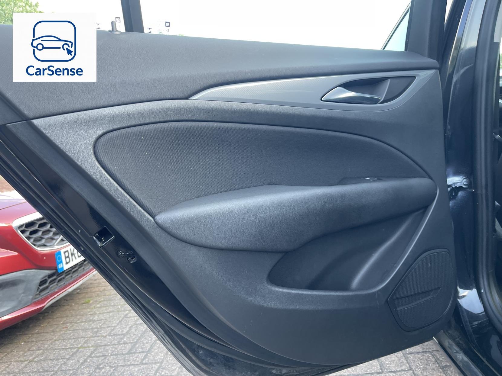 Vauxhall Insignia 1.6 Turbo D BlueInjection Design Nav Grand Sport 5dr Diesel Automatic Euro 6 (s/s) (136 ps)