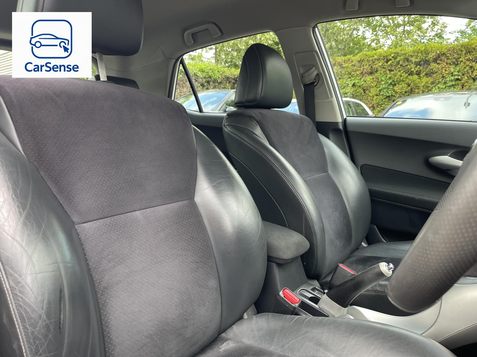 Toyota Auris 1.8 VVT-h T Spirit Hatchback 5dr Petrol Hybrid CVT Euro 5 (s/s) (136 ps)