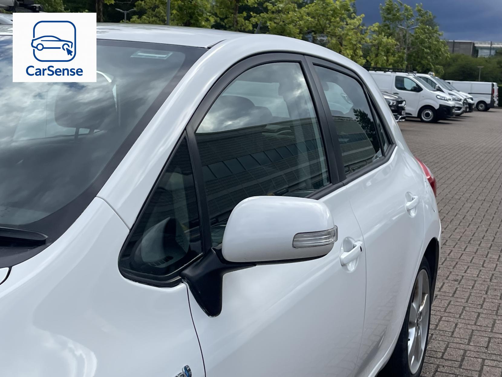 Toyota Auris 1.8 VVT-h T Spirit Hatchback 5dr Petrol Hybrid CVT Euro 5 (s/s) (136 ps)