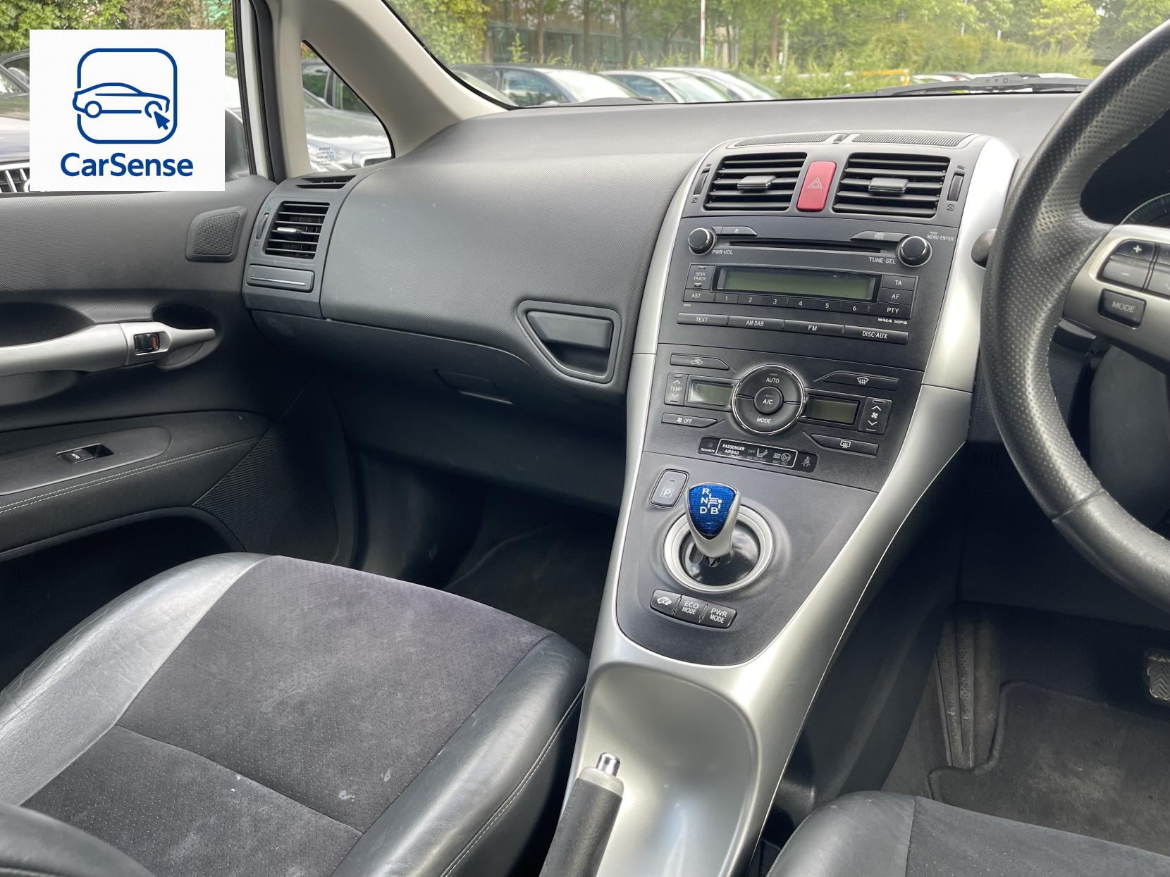Toyota Auris 1.8 VVT-h T Spirit Hatchback 5dr Petrol Hybrid CVT Euro 5 (s/s) (136 ps)