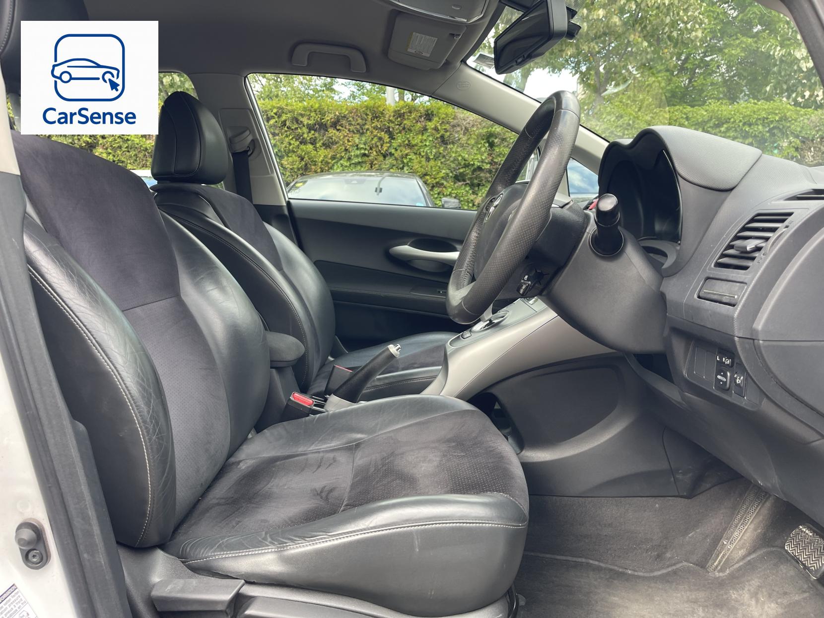 Toyota Auris 1.8 VVT-h T Spirit Hatchback 5dr Petrol Hybrid CVT Euro 5 (s/s) (136 ps)