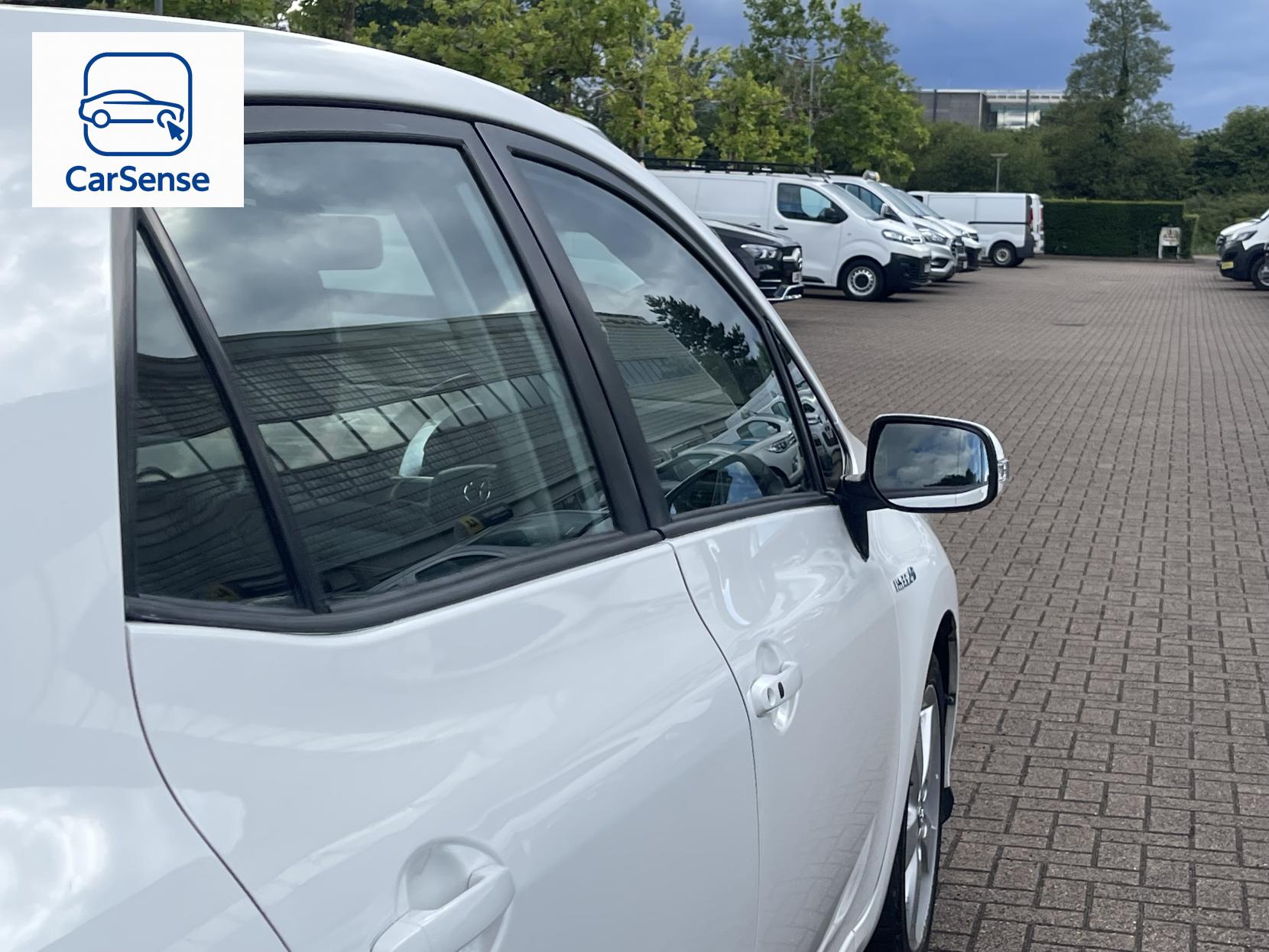 Toyota Auris 1.8 VVT-h T Spirit Hatchback 5dr Petrol Hybrid CVT Euro 5 (s/s) (136 ps)