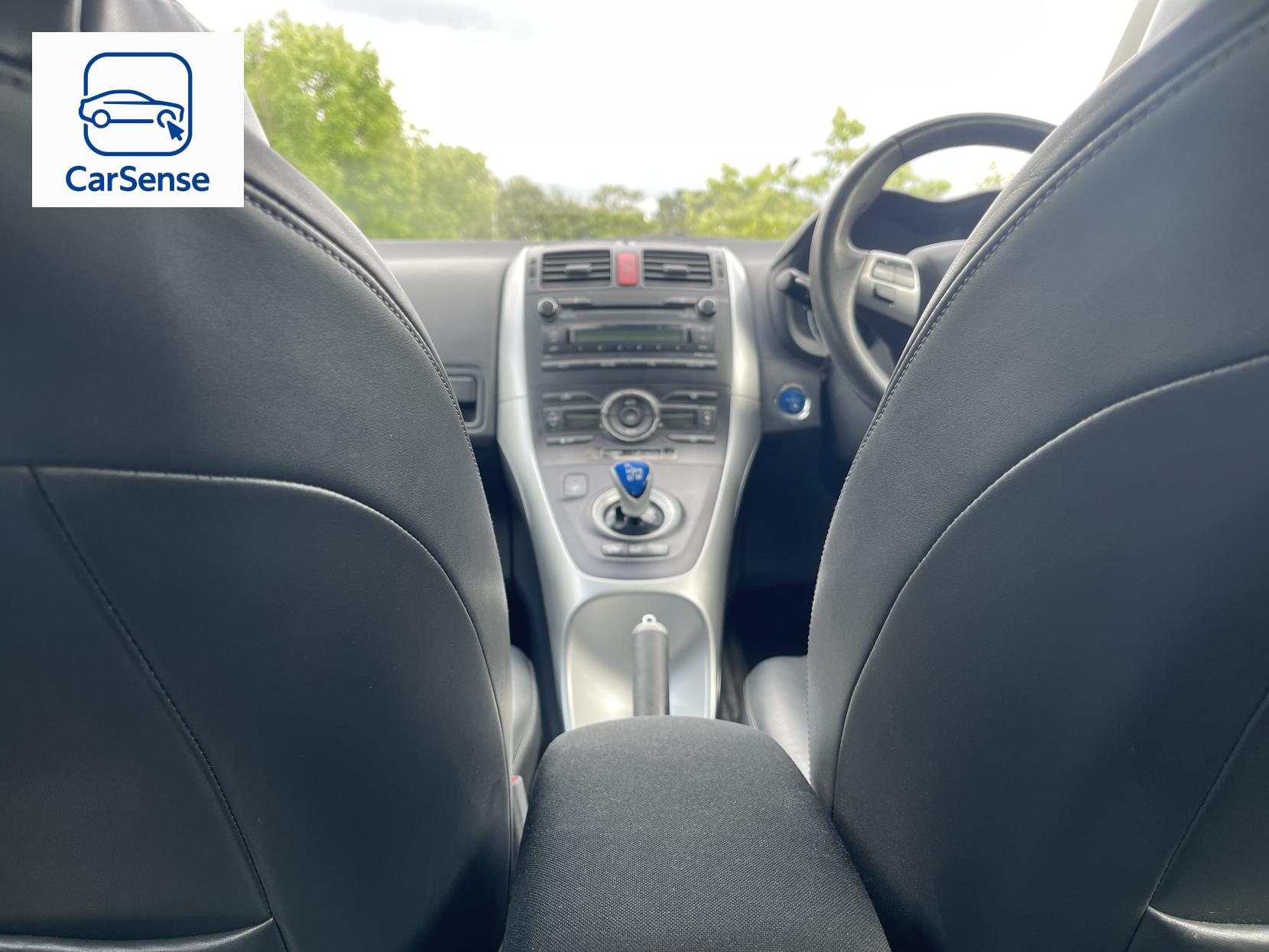 Toyota Auris 1.8 VVT-h T Spirit Hatchback 5dr Petrol Hybrid CVT Euro 5 (s/s) (136 ps)