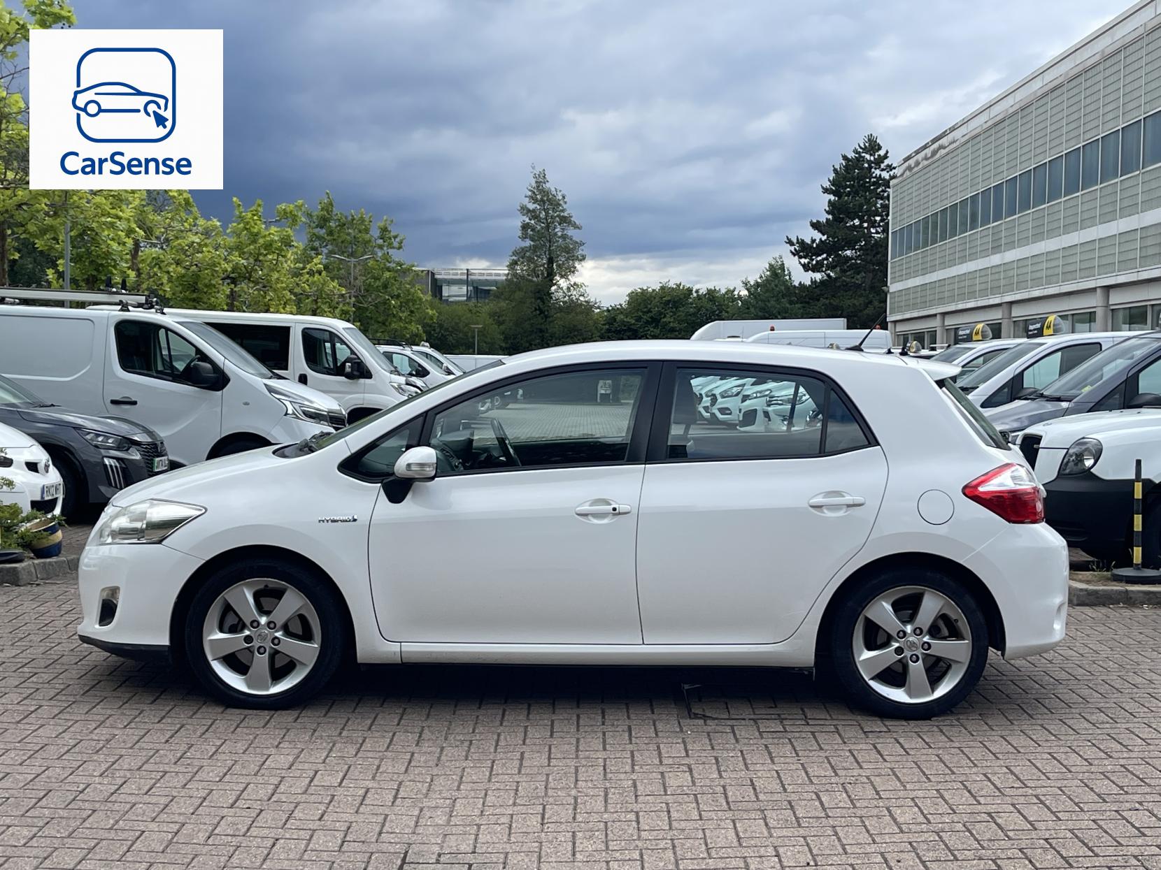 Toyota Auris 1.8 VVT-h T Spirit Hatchback 5dr Petrol Hybrid CVT Euro 5 (s/s) (136 ps)