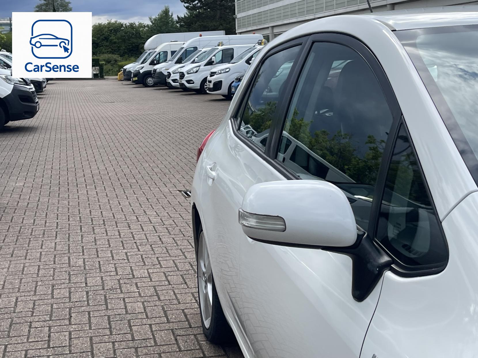 Toyota Auris 1.8 VVT-h T Spirit Hatchback 5dr Petrol Hybrid CVT Euro 5 (s/s) (136 ps)