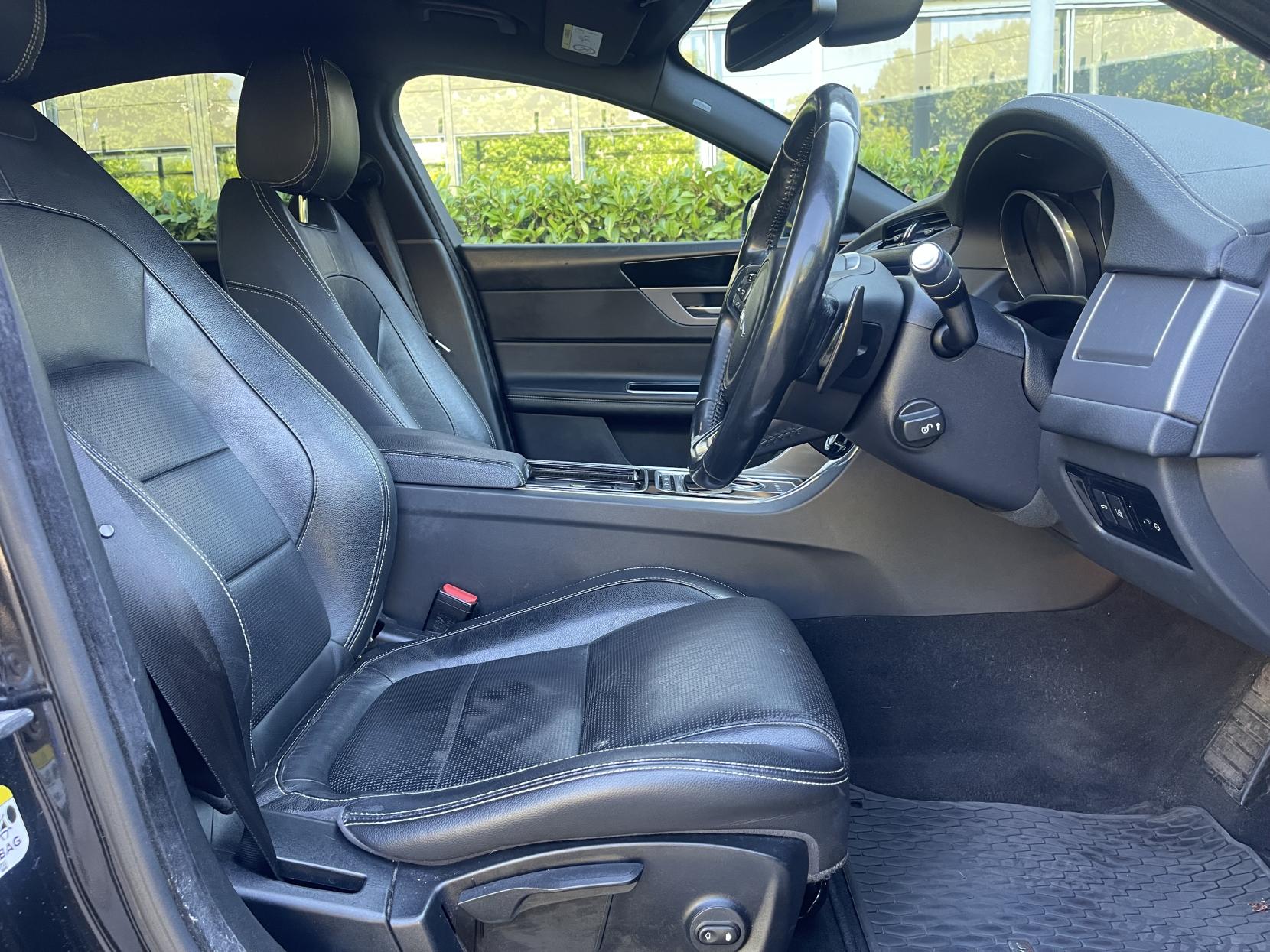 Jaguar XF 2.0d R-Sport Saloon 4dr Diesel Auto Euro 6 (s/s) (180 ps)