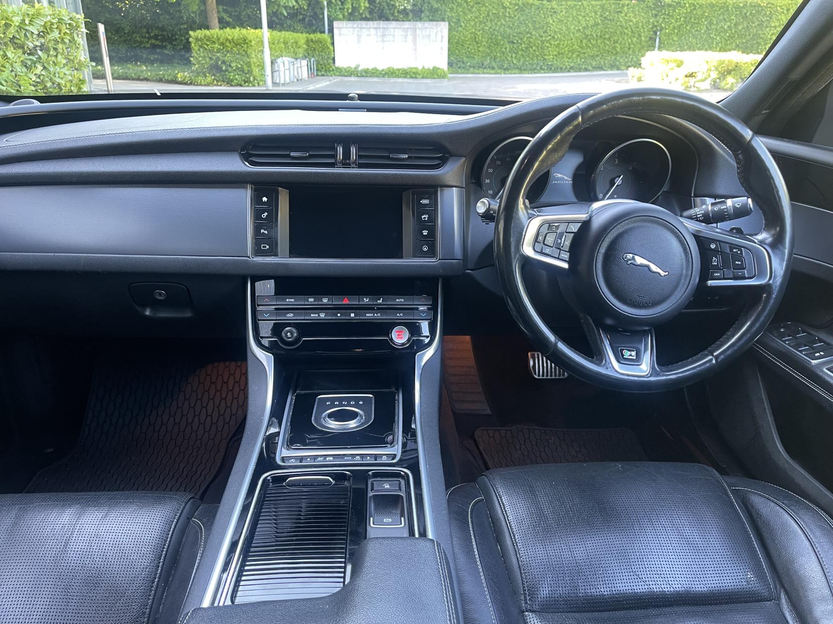 Jaguar XF 2.0d R-Sport Saloon 4dr Diesel Auto Euro 6 (s/s) (180 ps)