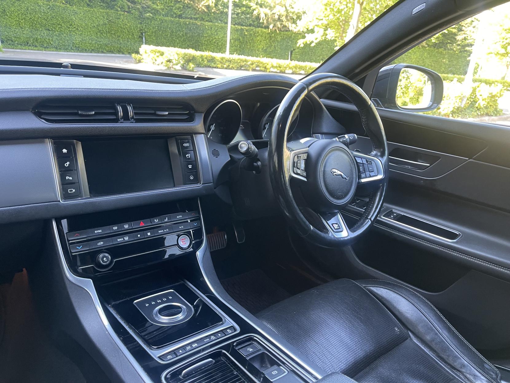 Jaguar XF 2.0d R-Sport Saloon 4dr Diesel Auto Euro 6 (s/s) (180 ps)