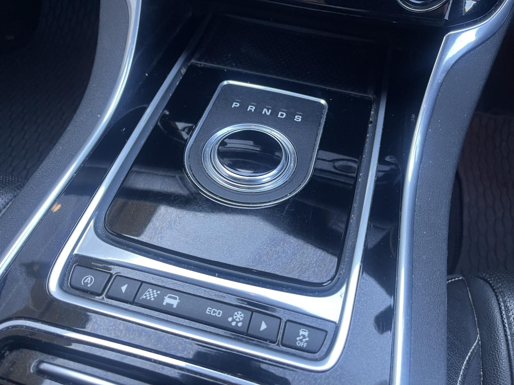 Jaguar XF 2.0d R-Sport Saloon 4dr Diesel Auto Euro 6 (s/s) (180 ps)
