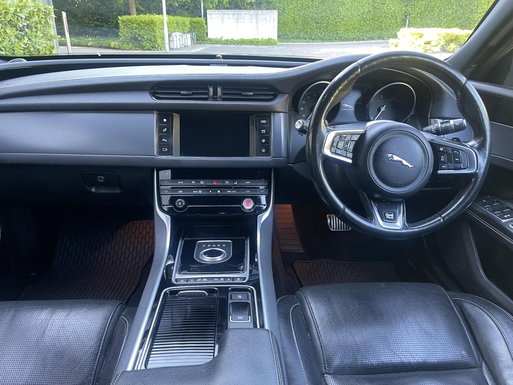 Jaguar XF 2.0d R-Sport Saloon 4dr Diesel Auto Euro 6 (s/s) (180 ps)