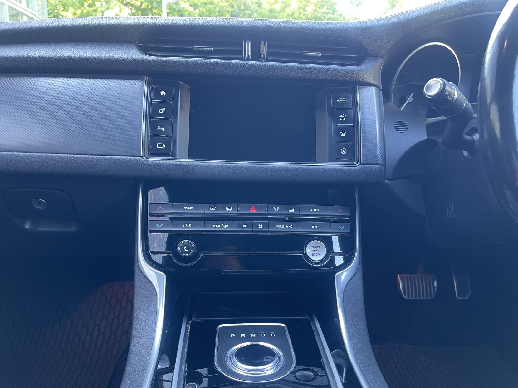Jaguar XF 2.0d R-Sport Saloon 4dr Diesel Auto Euro 6 (s/s) (180 ps)