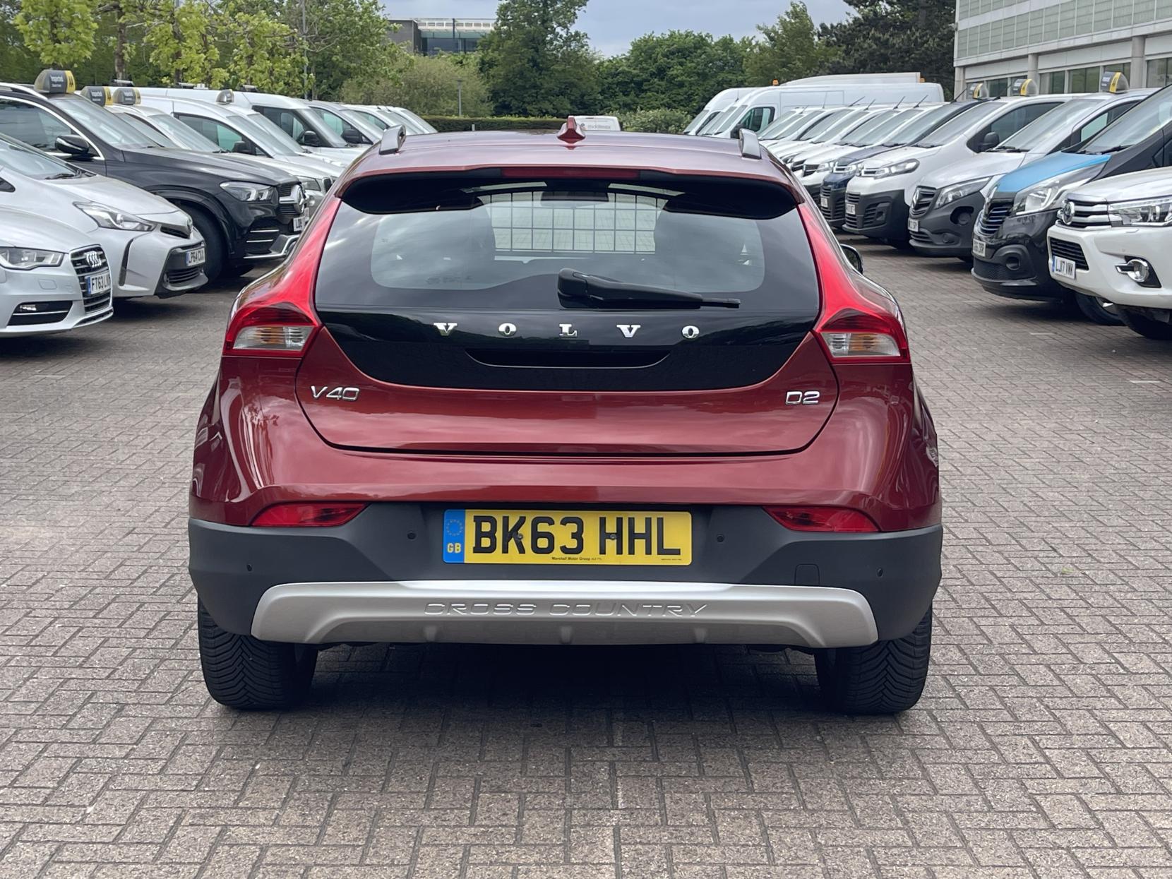 Volvo V40 Cross Country 1.6 D2 Lux Hatchback 5dr Diesel Powershift Euro 5 (s/s) (115 ps)