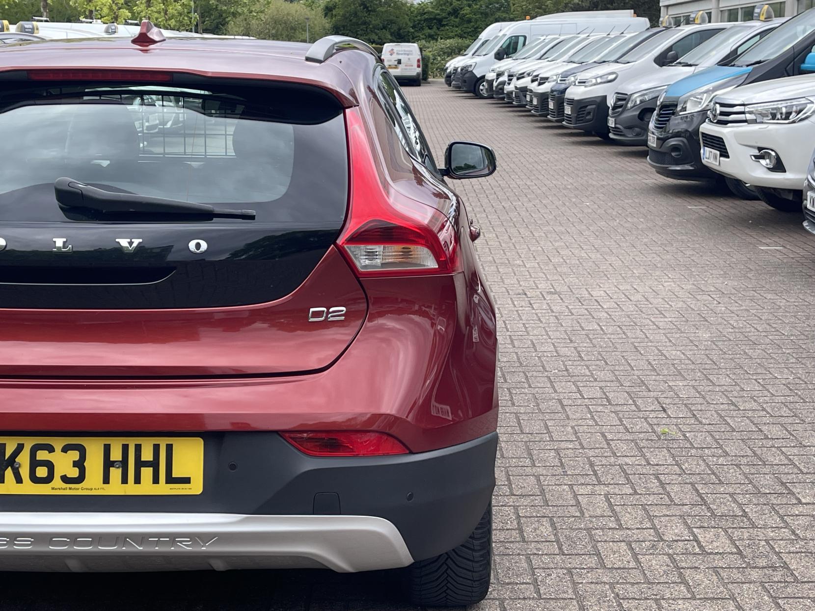 Volvo V40 Cross Country 1.6 D2 Lux Hatchback 5dr Diesel Powershift Euro 5 (s/s) (115 ps)