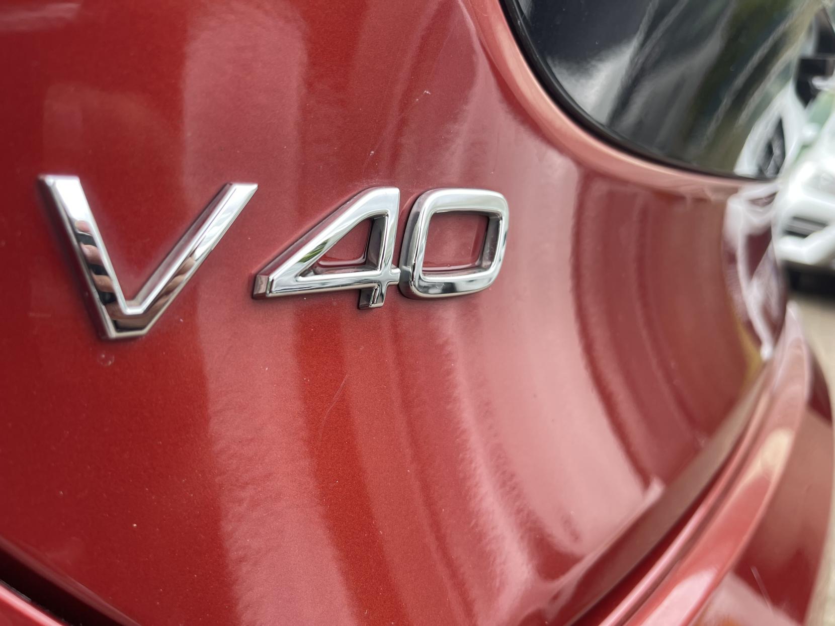 Volvo V40 Cross Country 1.6 D2 Lux Hatchback 5dr Diesel Powershift Euro 5 (s/s) (115 ps)