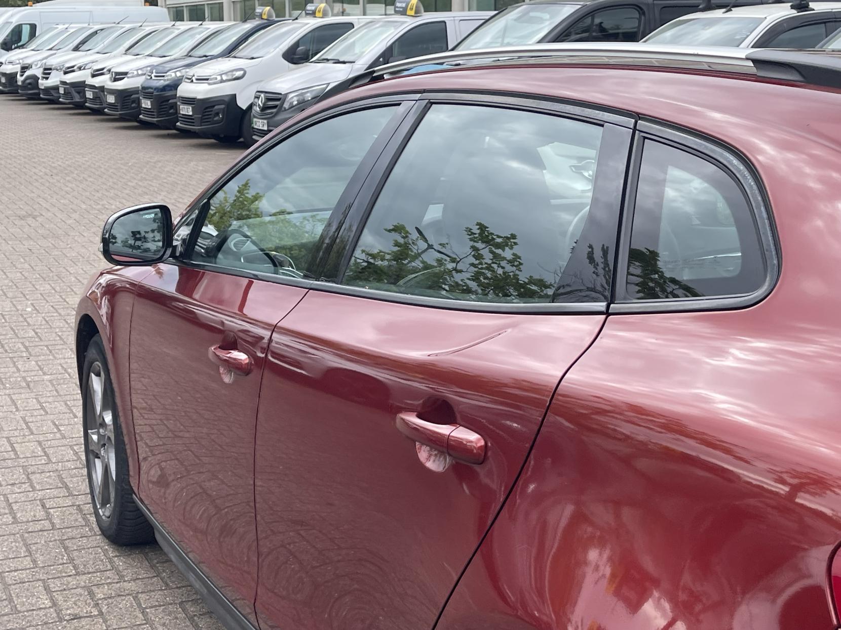 Volvo V40 Cross Country 1.6 D2 Lux Hatchback 5dr Diesel Powershift Euro 5 (s/s) (115 ps)