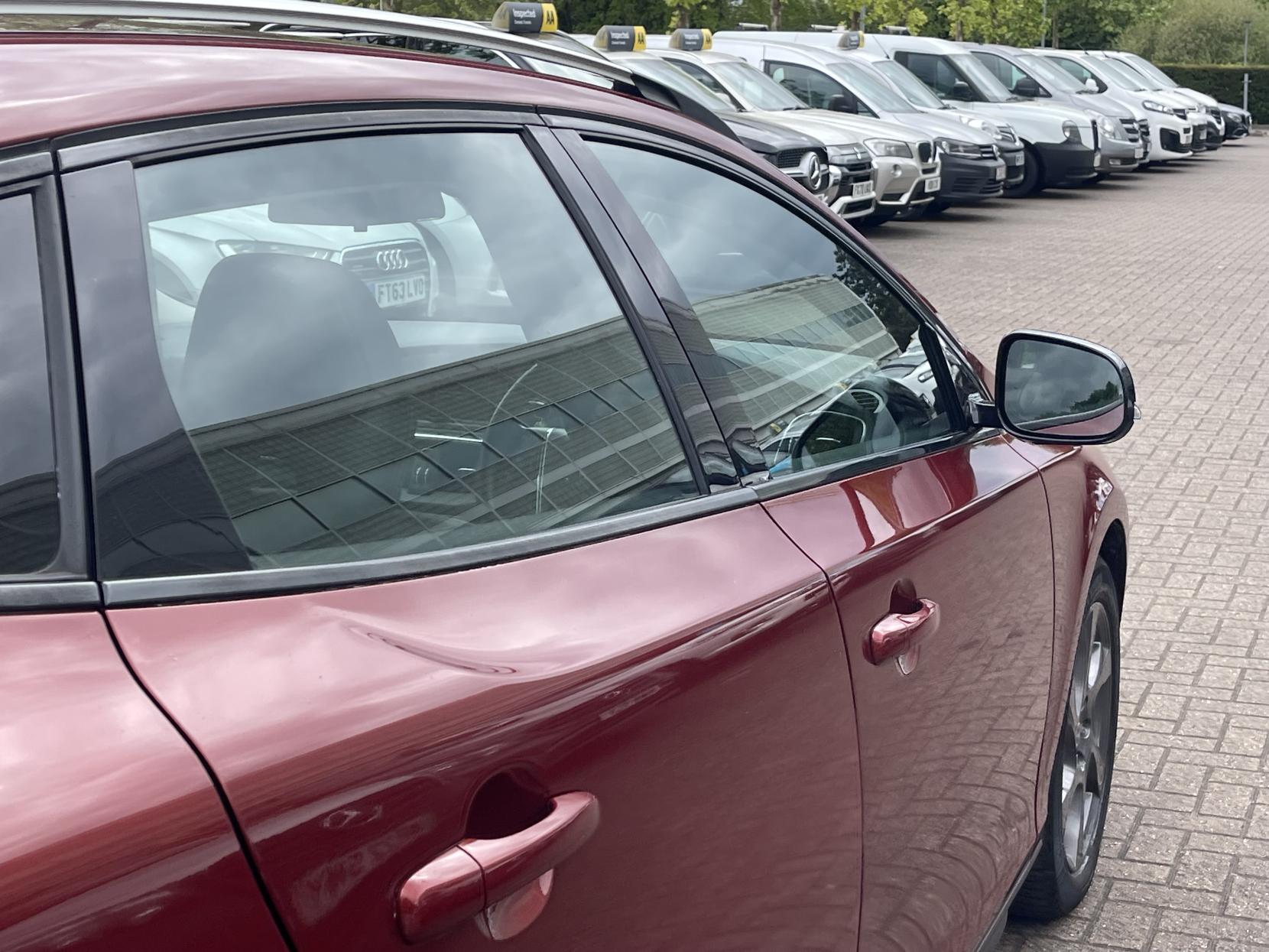 Volvo V40 Cross Country 1.6 D2 Lux Hatchback 5dr Diesel Powershift Euro 5 (s/s) (115 ps)