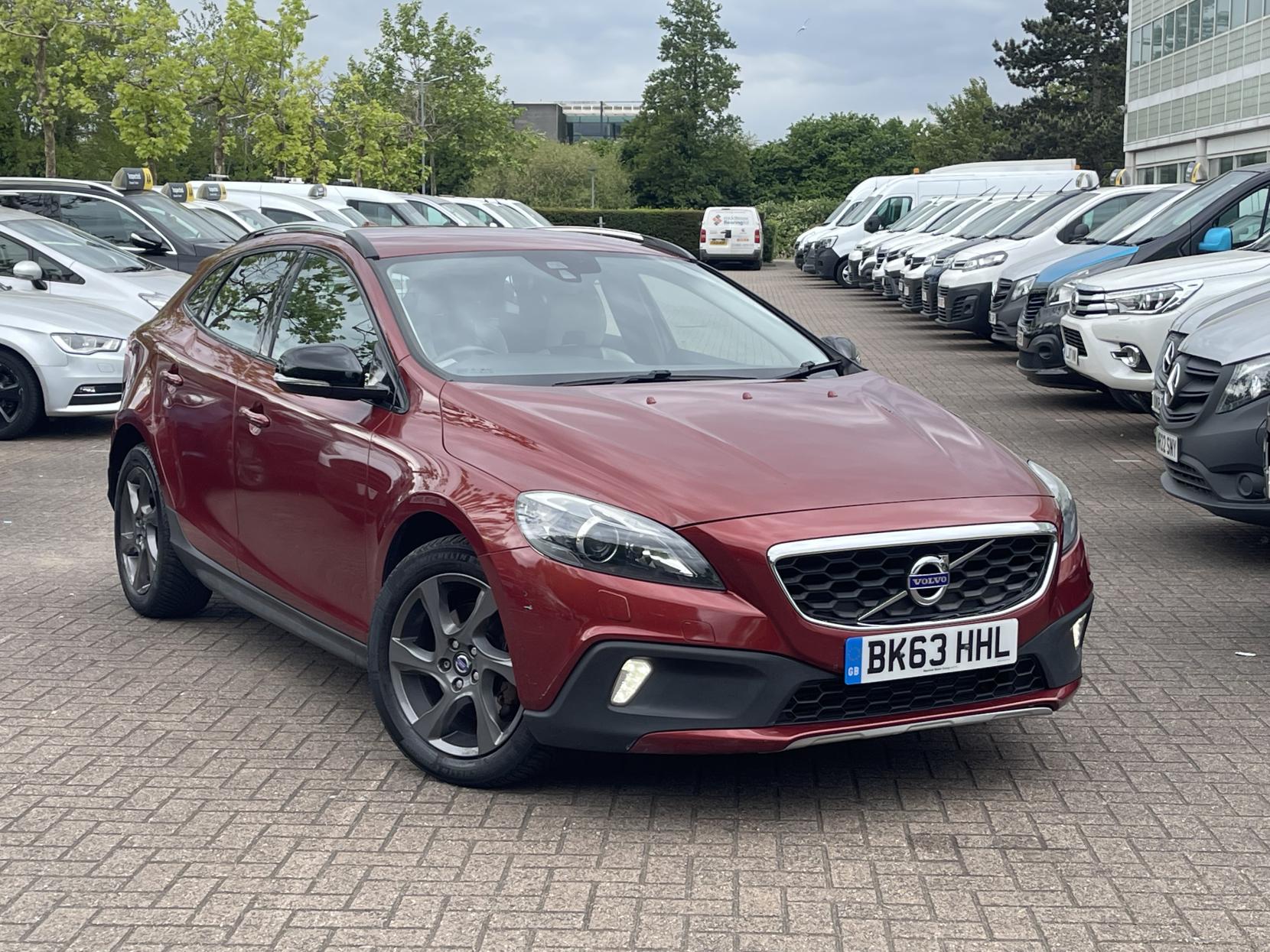 Volvo V40 Cross Country 1.6 D2 Lux Hatchback 5dr Diesel Powershift Euro 5 (s/s) (115 ps)