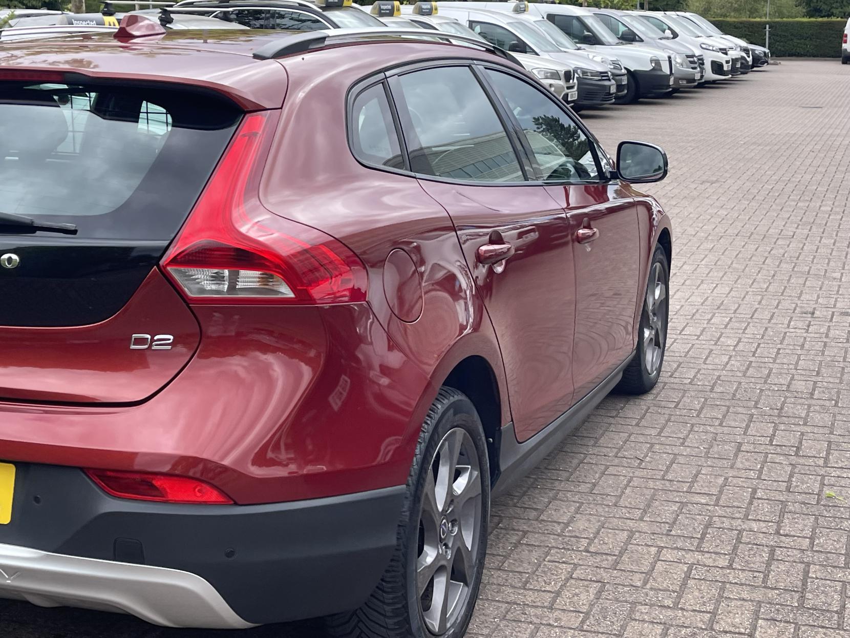 Volvo V40 Cross Country 1.6 D2 Lux Hatchback 5dr Diesel Powershift Euro 5 (s/s) (115 ps)