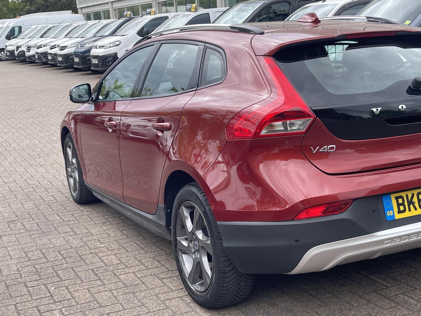 Volvo V40 Cross Country 1.6 D2 Lux Hatchback 5dr Diesel Powershift Euro 5 (s/s) (115 ps)