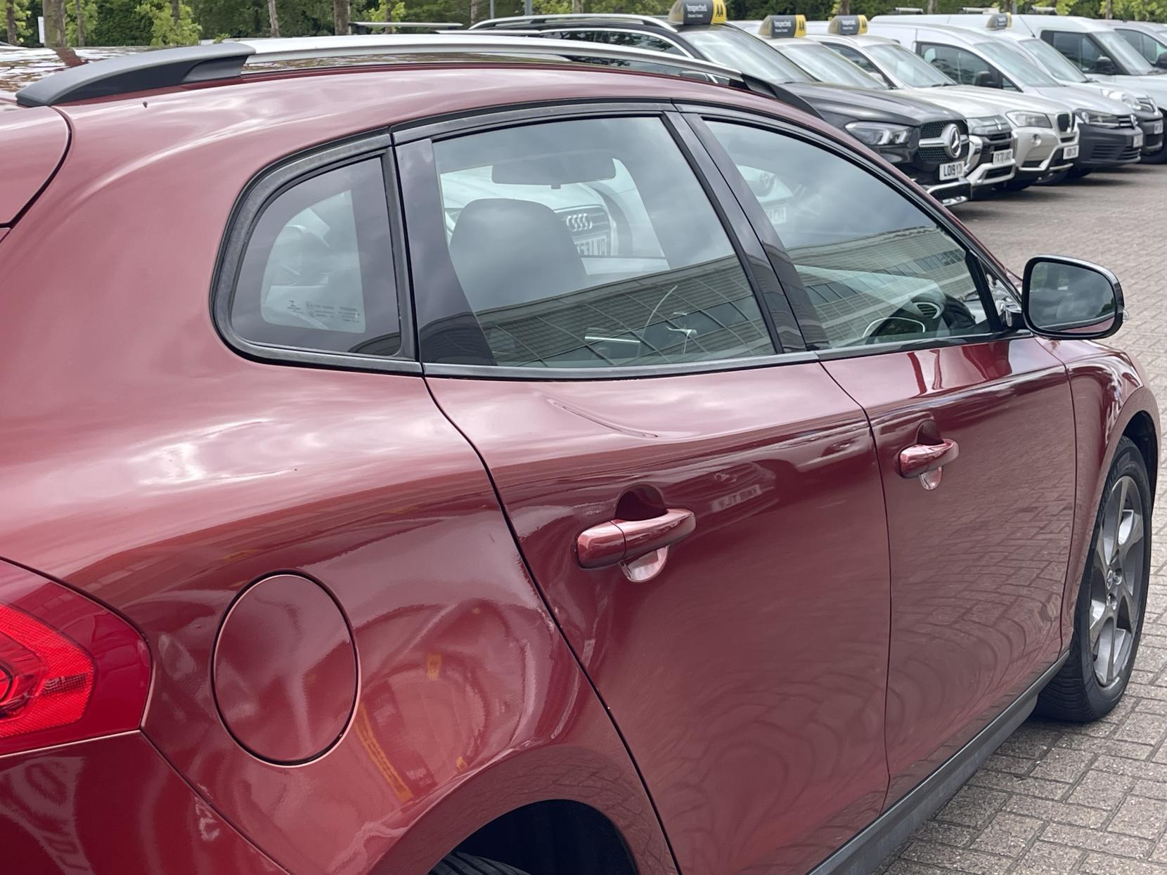 Volvo V40 Cross Country 1.6 D2 Lux Hatchback 5dr Diesel Powershift Euro 5 (s/s) (115 ps)