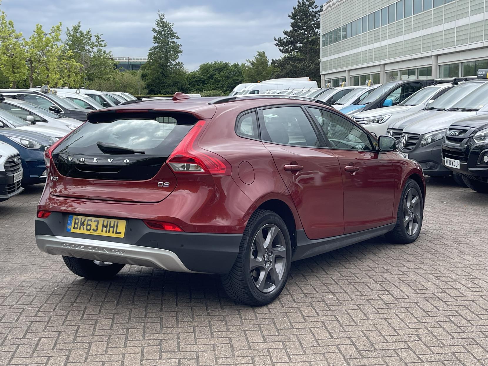 Volvo V40 Cross Country 1.6 D2 Lux Hatchback 5dr Diesel Powershift Euro 5 (s/s) (115 ps)