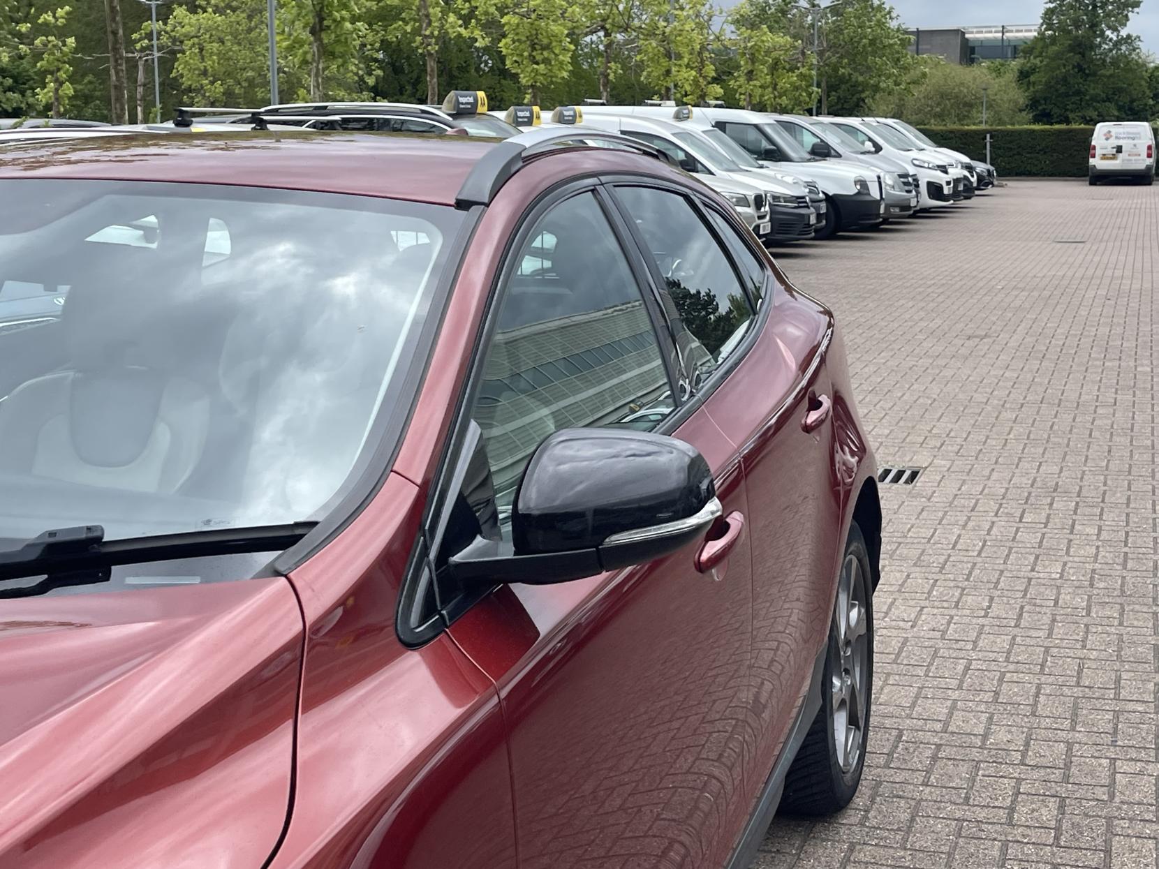 Volvo V40 Cross Country 1.6 D2 Lux Hatchback 5dr Diesel Powershift Euro 5 (s/s) (115 ps)