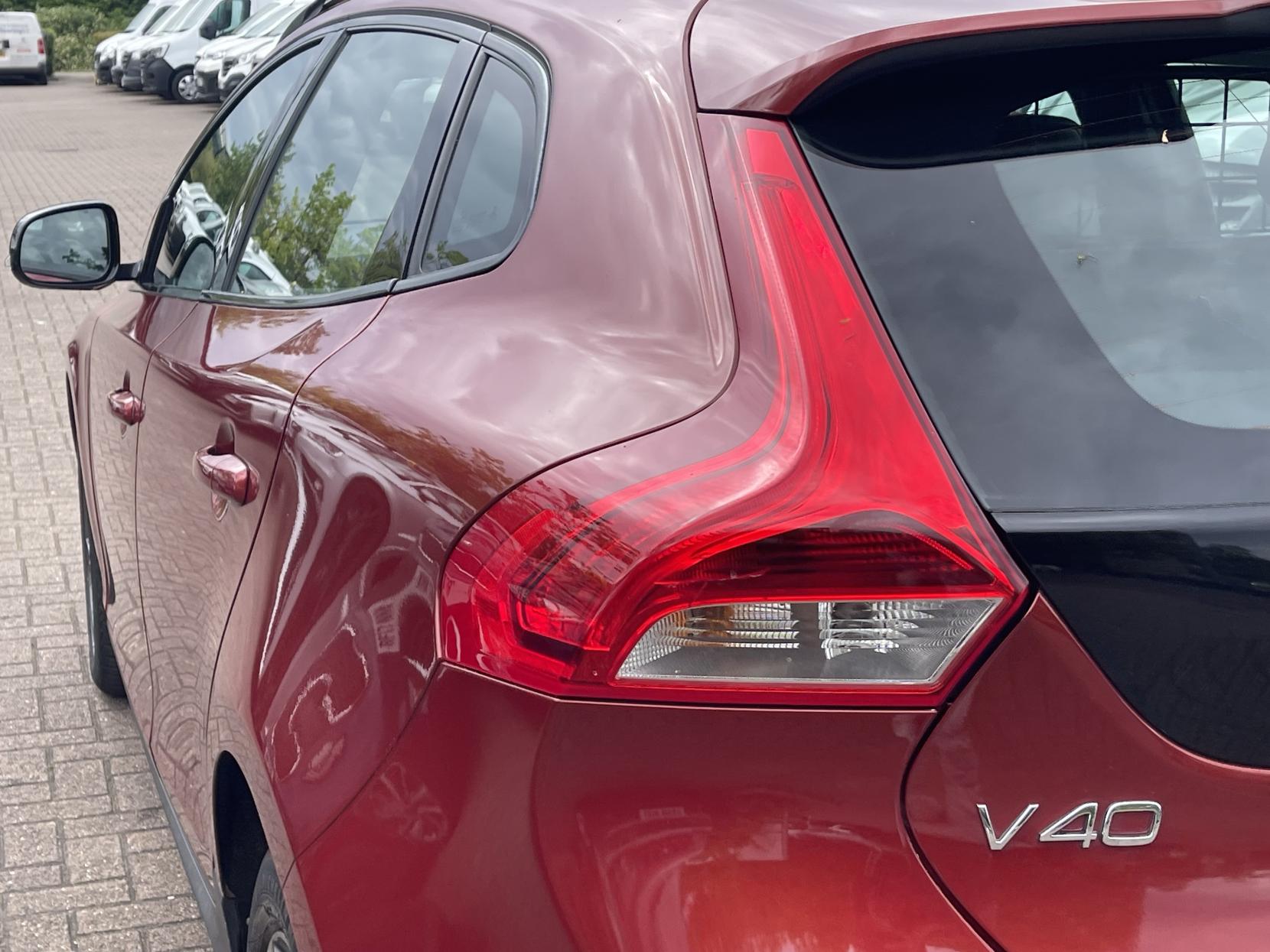 Volvo V40 Cross Country 1.6 D2 Lux Hatchback 5dr Diesel Powershift Euro 5 (s/s) (115 ps)