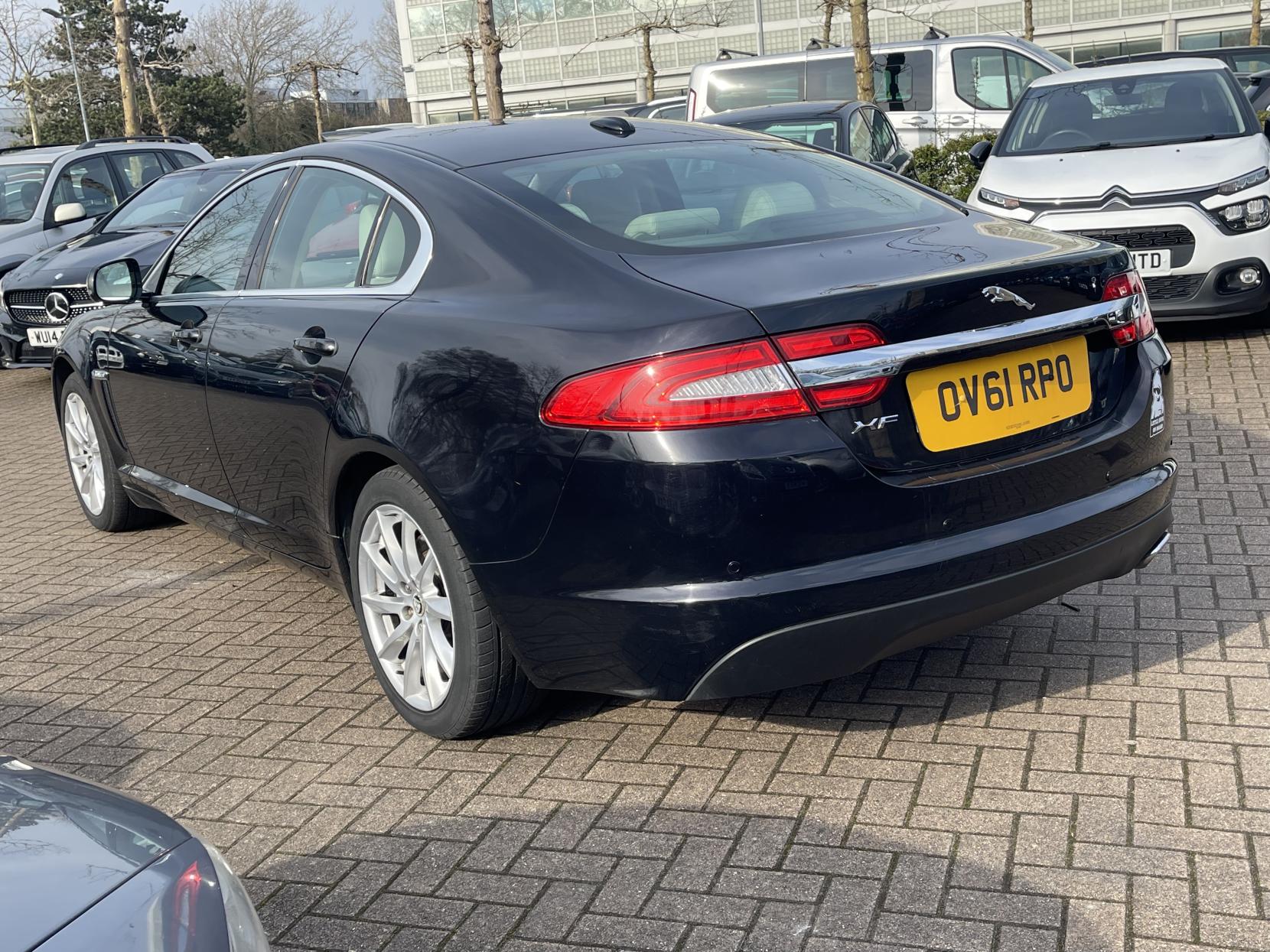 Jaguar XF 2.2d Premium Luxury Saloon 4dr Diesel Auto Euro 5 (s/s) (190 ps)