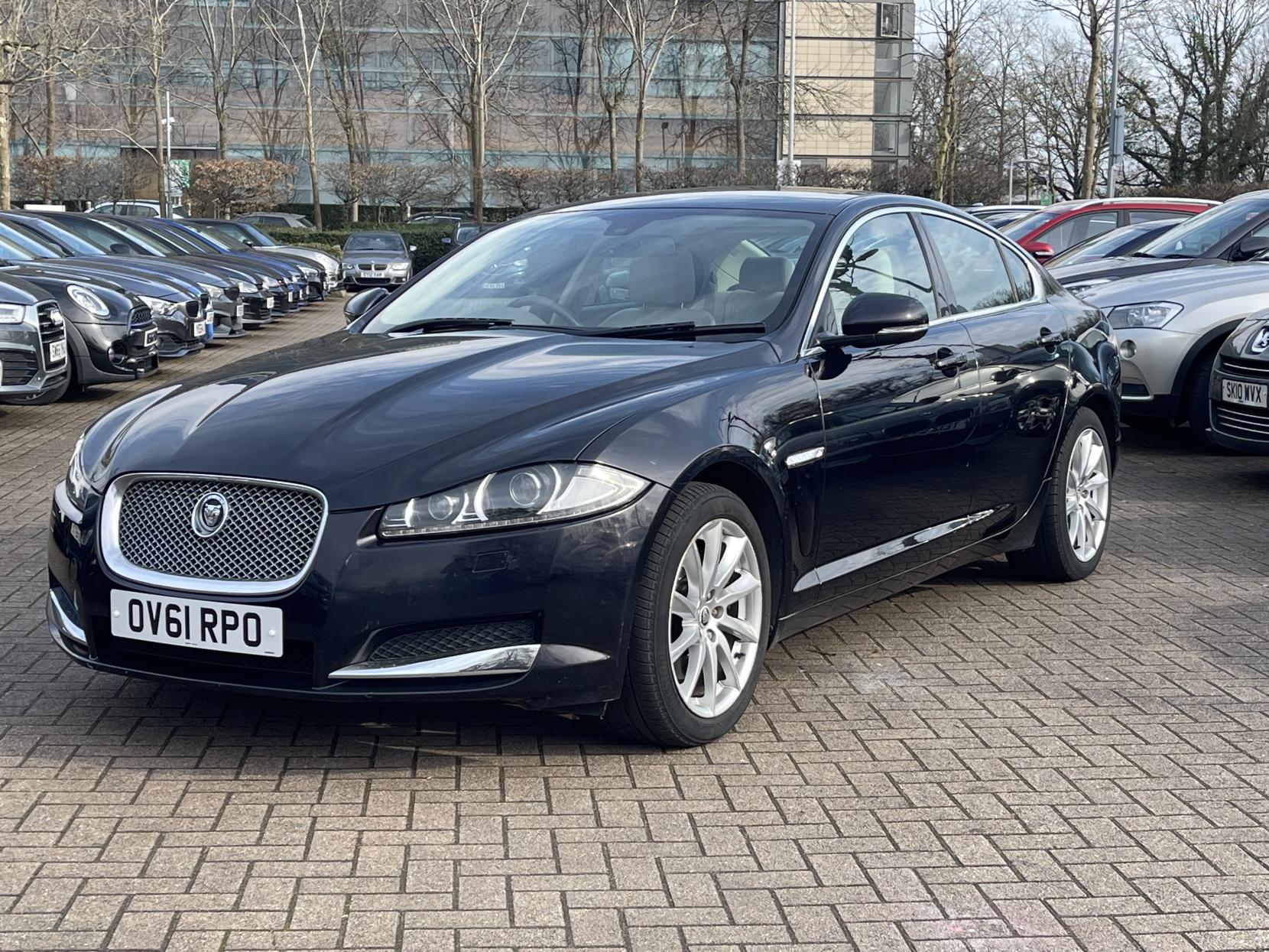 Jaguar XF 2.2d Premium Luxury Saloon 4dr Diesel Auto Euro 5 (s/s) (190 ps)