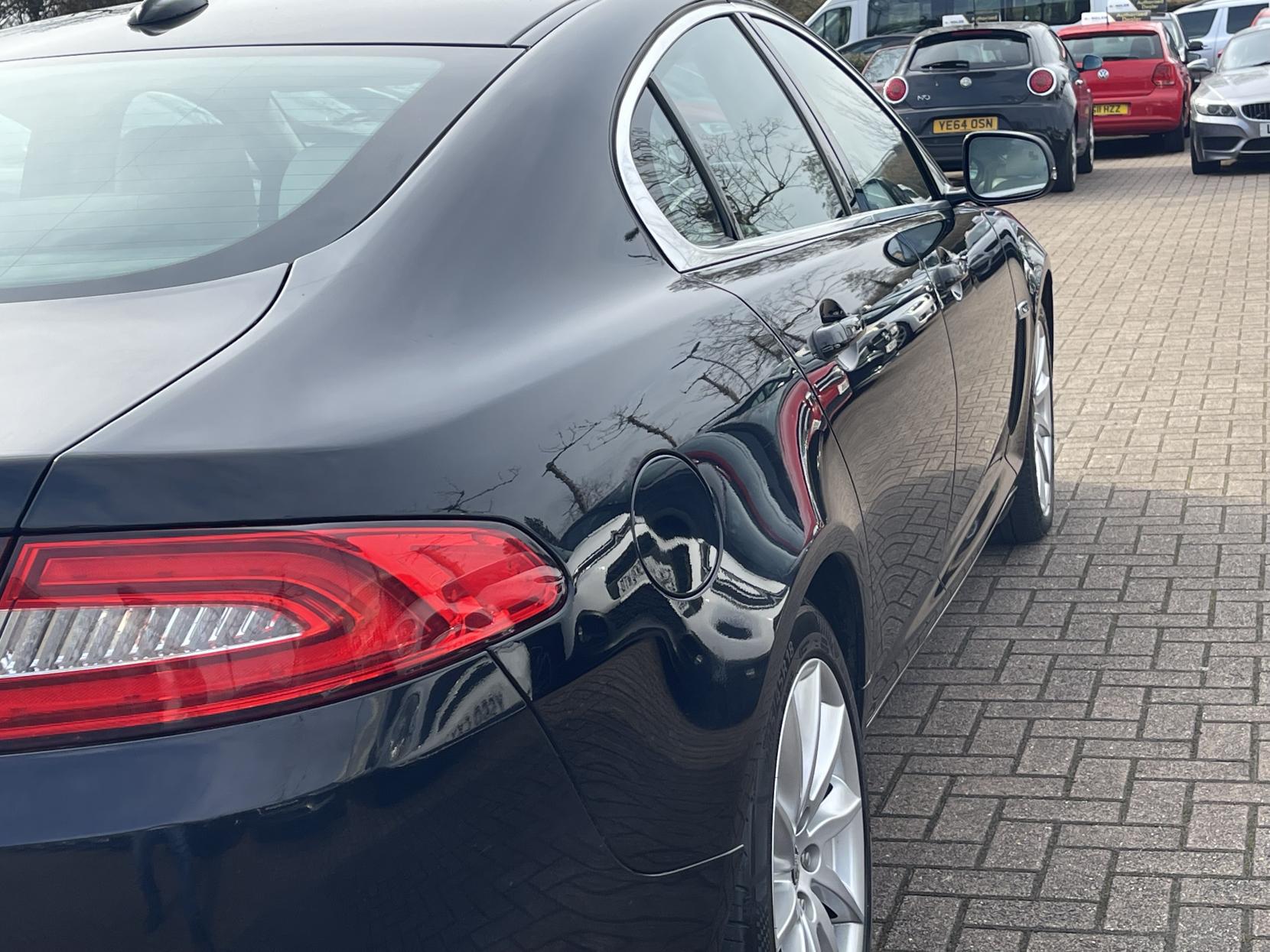 Jaguar XF 2.2d Premium Luxury Saloon 4dr Diesel Auto Euro 5 (s/s) (190 ps)