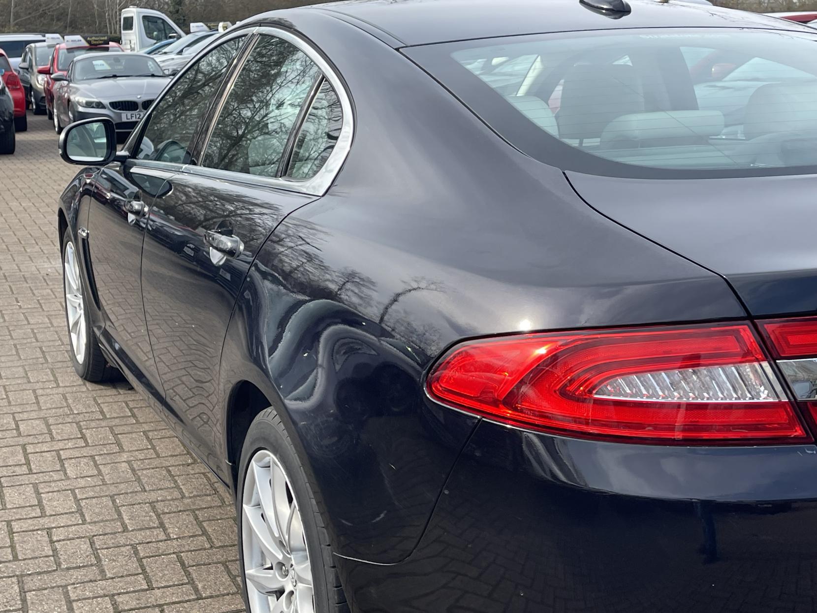 Jaguar XF 2.2d Premium Luxury Saloon 4dr Diesel Auto Euro 5 (s/s) (190 ps)