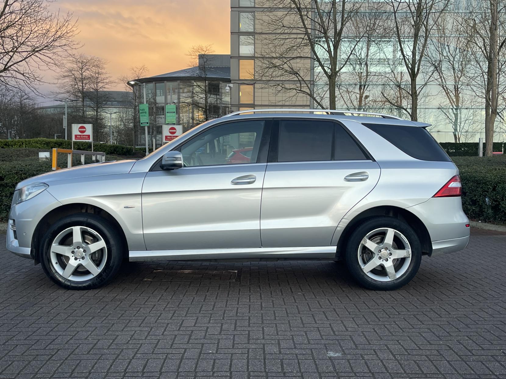 Mercedes-Benz M Class 3.0 ML350 V6 BlueTEC Sport SUV 5dr Diesel G-Tronic 4WD Euro 6 (s/s) (258 ps)