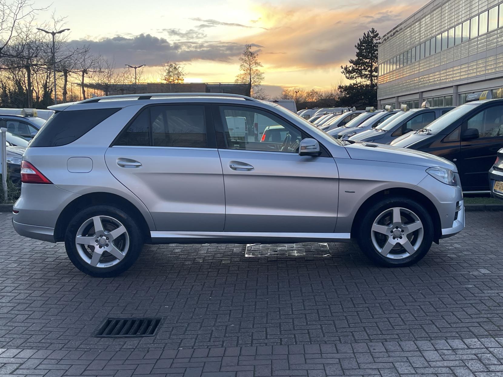 Mercedes-Benz M Class 3.0 ML350 V6 BlueTEC Sport SUV 5dr Diesel G-Tronic 4WD Euro 6 (s/s) (258 ps)