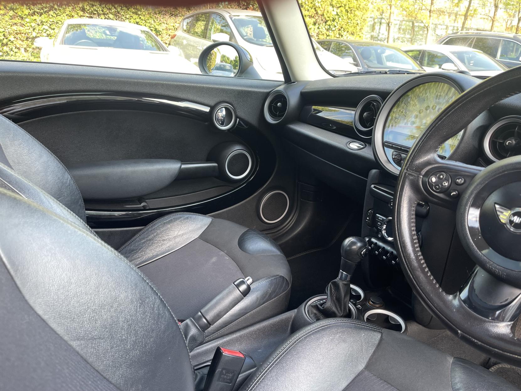 MINI Hatch 2.0 Cooper D Hatchback 3dr Diesel Auto Euro 5 (112 ps)